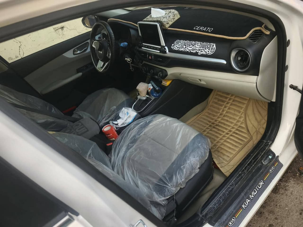 🚘 للبيع  كيا سيراتو موديل 2023 خليجي قطعتين تبريد🚘🔥
💥 فول مواصفات للأخير – محرك 2000 
📍 رقم أربيل

✨ مواصفات السيارة
 ✅ فتحة سقف
✅ أريال نفيجيشن
✅ شاشة بلاديّة
✅ منظومة زنون أصلية
✅ الجام مغلف حراري
✅ ماشية 81الف حقيقي قابل للزيادة
✅ مغلفة PDF
✅تحكمات ستيرن

🔍 للمشتري الجاد:
الفحص مفتوح من كلشي، تعال افحص السيارة بنفسك وتأكد من حالتها ومواصفاتها.
بيها ملاحظات بسيطة 

📍 الموقع: بغداد الدورة

📞 للتواصل:
***********

🔥 سيراتو 2023  | محرك 2.0 | رقم أربيل | فول مواصفات
