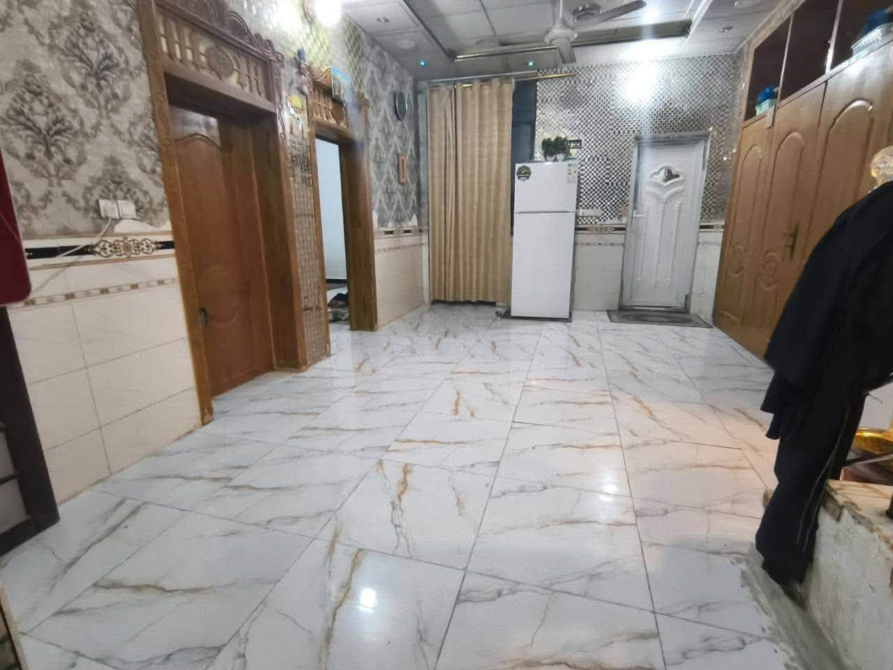 دار للبيع المساحه 130متر غرفتين

مقابل ملحق قريه الغدير عله شارع الصب عمود 321

بالخط الاول قريبه لشارع العام سعر 63مع المجال اتصل ***********
