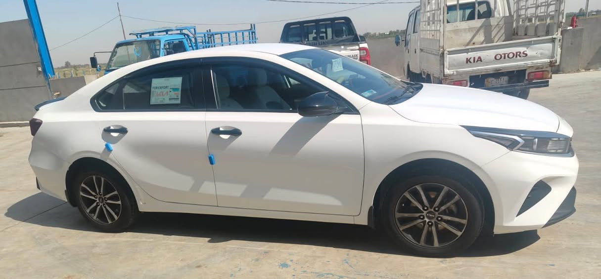 السلام عليكم 🚗🚗للبيع او مراوس سبورتج خليجي موديل 20 
كيا سيراتو موديل 24 كفاله عامه ع وضع الشركه 
ماشيه 112
رقم اربيل ب اسم شركه تريد وكاله تريد تحويل 
المواصفات 
محرك ٢٠٠٠
تبريد قطعتين 
لد نهاري 
حساس خلفي 
ويل كب رياضي 
🏠مكان واسط الزبيدية
السعر 172 وبيه مجال  
☎️***********

