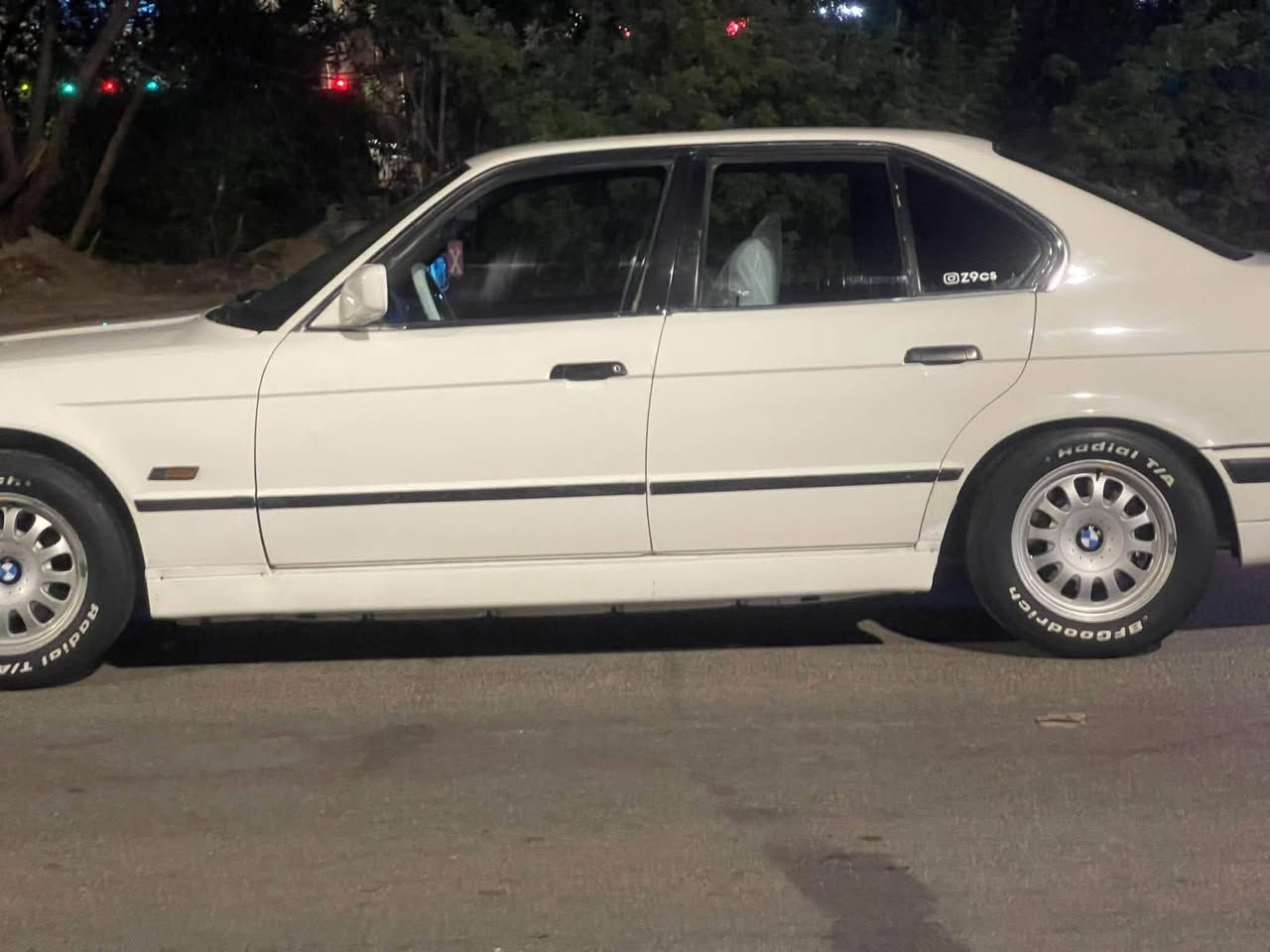 السلام عليكم  BMW 525 موديل 1991 كير مكينه كفاله حداده نضيفه غرفه نضافه80% بدي جديد كلش بيهه حزام السياره كهربائيات شغاله نقصهه فقط تبريد السنويه منتهيه السعر٤٥  وبيهه مجال بسيط عنوان البصره للتواصل*********** واتساب واتصال
