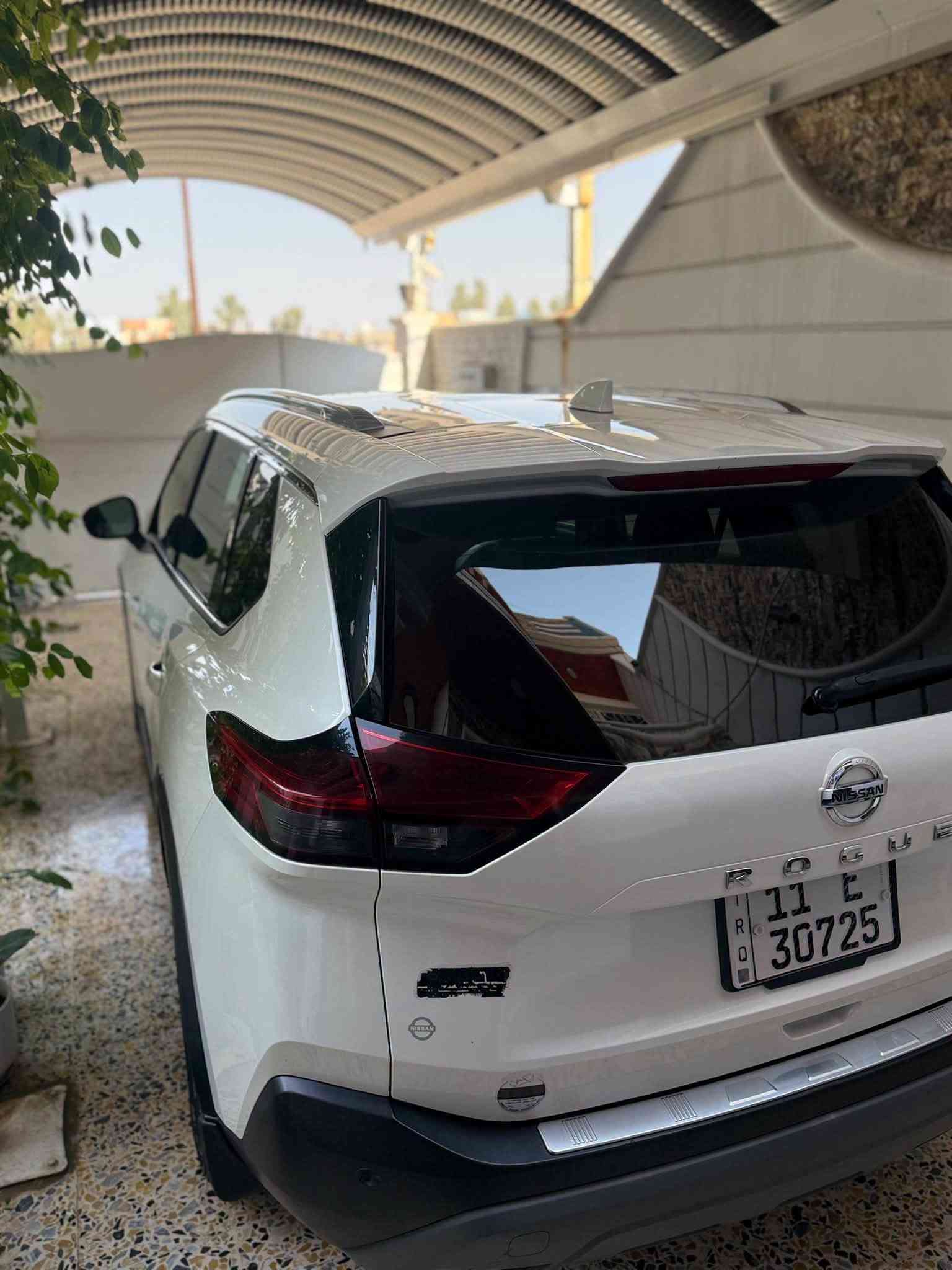 السلام عليكم ورحمة الله وبركاته
للبيع نيسان روج لون ابيض مميزز موديل 2021مواصفات بلاتينيوم معروفة ماشية 91ميل محرك 2500 4سلندر 
ارقى محرك بالروج رقم بغداد بسمي سياره مال بيت خير من الله فول مواصفات كشنات جلد كهربائي فتحة تشغيل عن بعد كامرات 360 جامات خلفيه بردات لد زينون ويل شاشه كأمره تحكم ستيرن تثبيت سرعه  سايد بريك دكمه بعد بيها هواي موصفات…مكفوله من صبغ وتبديل وكلير  ضررها تقرير غرق سياره شغل درجه أولى مشتغليها سياره جديده وحلوه بمعنه الكلمه 💯السعر 157 ماكو هيج سعر خواتها أسعارهن 200 كلشي واضح كدامك مكان السياره بعقوبة تقاطع القدس للاستفسار ***********
