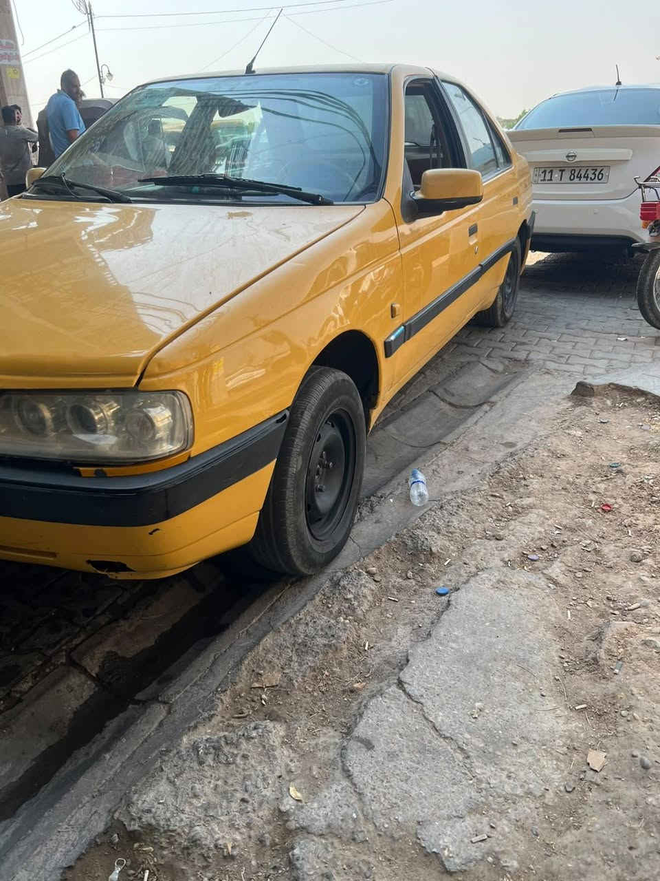 بيجو ٤٠٥ موديل ١٦ تحويل ثاني يوم مصفره هيه وغرامات ٣٠ وبيه مجال ***********
