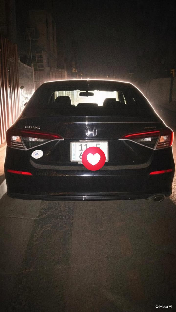 السلام عليكم
 هوندا سفيك ٢٠٢٣ سبورت
محرك 2000 تنفس طبيعي بانزين فقط
بيها بنيد مبدل وجاملغ امامي بارد
ماشيه ٦٠ الف كيلو 
 المواصفات المعروفه
 بصمه
تشغيل عن بعد
هاندبريك بصمة
 رادرات اماميه 
رادار بالمرايه
 مثبت سرعه 
قياده ذاتيه
كاربلي 
3 كامرات خلفيه
السعر ١٤٠ بيها مجال بسيط
واتس ***********

نص مكتوب في الصور:
- Meta AI