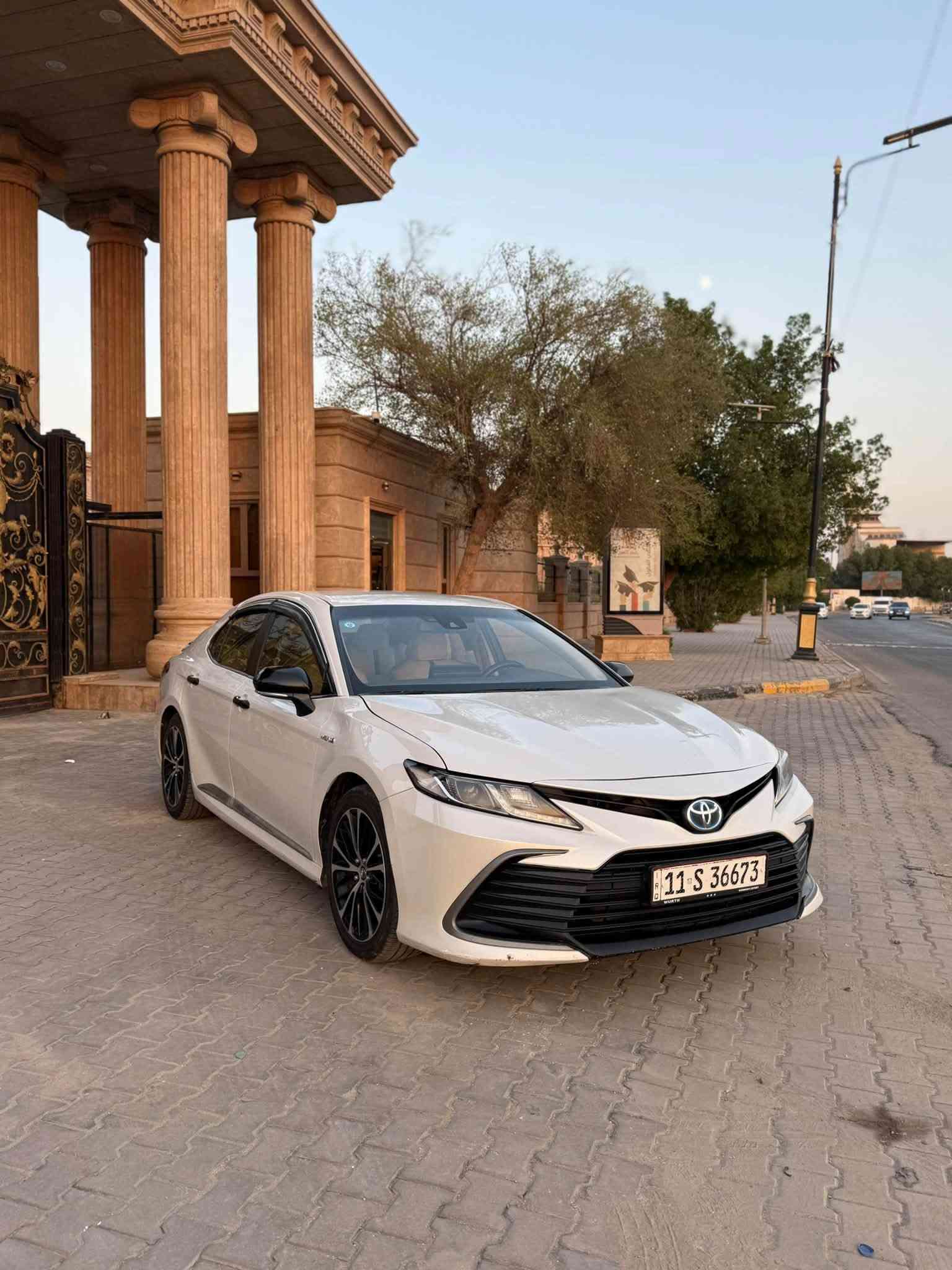 سلام عليكم
تويوتا كامري 2022 هايبرد 
خليجي مواصفات LE ✅
رقم بغداد دولي بأسمي 
محرك 4 سلندر 
جاهزه السياره :- 
* حداده
* تبريد ثلج
* تخم تاير 
* ⁠بصمه
* شاشة نوعيه اصليه 
حادث سطحي بدون دواخل :- 
جاملغ جهة السايق وشبر من الباب والبنيد

مكاني البصره /شط العرب / الصالحيه
***********
