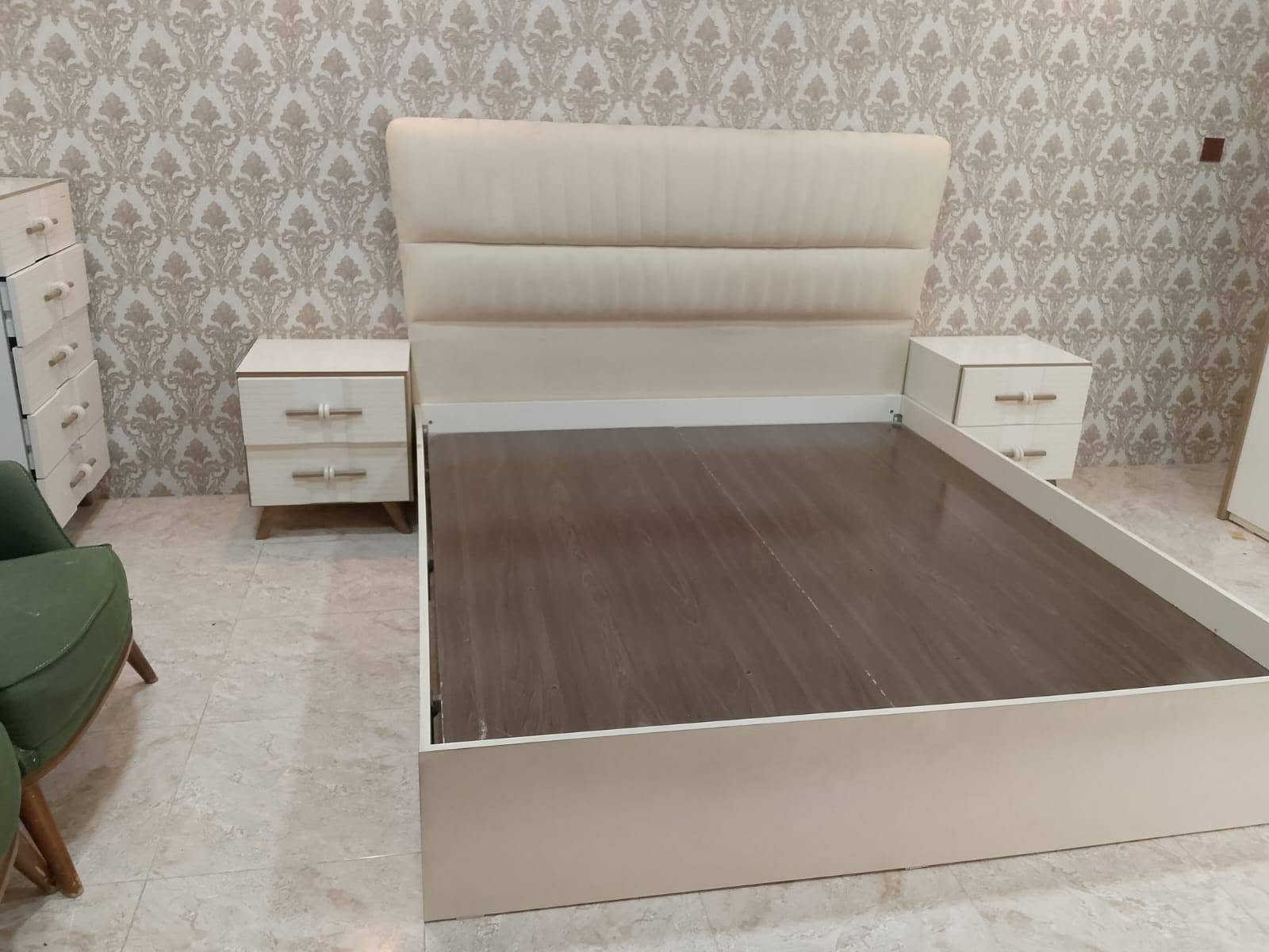 للبيع غرفه نوم شرط النظافه 7 قطع سعره 750 للاستفسار اتصل
***********

