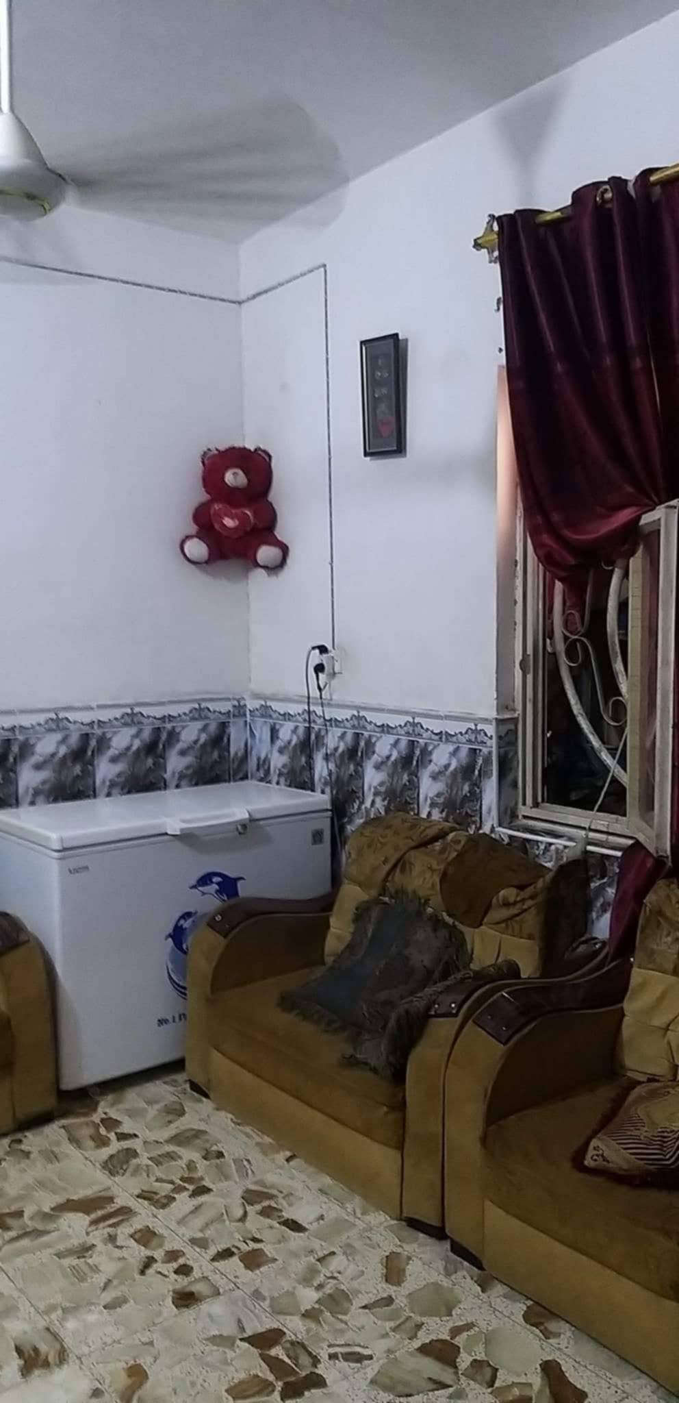 يالله لبيع بيت حي الشرطه 100 متر يم مدرسه بلد الخير علا ساحه ومقابيله حديقه يرهم مراوس  بيت دولان وينطي فرق وسعر البيت  80 مليون ولبيت حر ما مطلوب شي
