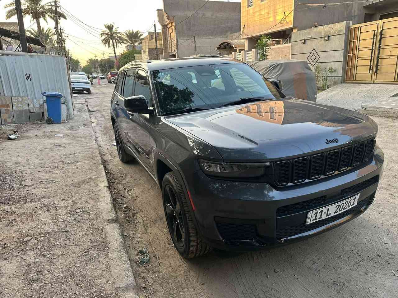 سلام عليكم 
جيب ٢٠٢٣ بلاك توب
سياره وارد امريكي سبع راكب
سياره جديده و حلوه 
بدون ايرباك 
فقط صبغ ربع الجنطه 
دعاميات سياره بلاديه جايه وياه داخل سياره مجرد مفتوحات  
موجوده السياره بغداد الغدير ساحه ميسلون
سياره بسمي تحويل ثاني يوم بغداد 
***********
