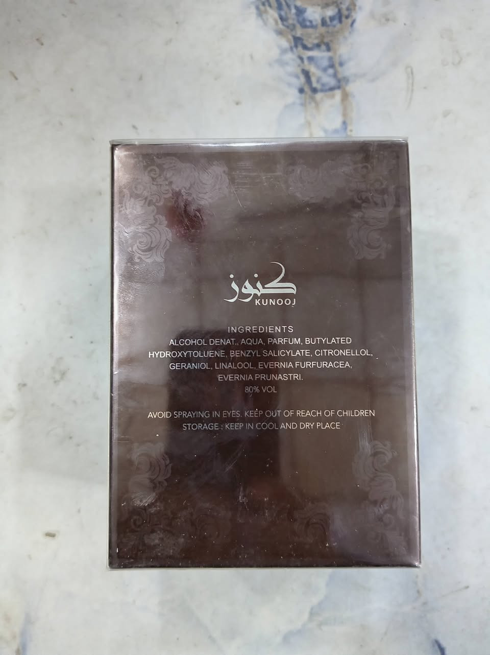 كوزمتك #العطر_الاول
                    عطر #كنوز
مقدمة العطر :نفحات العود الفاخر. 
قلب العطر : لمسات شرقية من البخور. 
قاعدة العطر :زهور فرنسية ناعمة، الفلفل الوردي.
المنشأ العطر الملكي للعطور الاماراتية.
السعة 100ML
💠 لا تتردد ولا تحتار ويمنا حددالاختيار  💠
خدمة #توصيل لجميع محافظات #العراق 
طلبيتك توصلك لباب بيتك  🇮🇶🚗 🇮🇶🚗. 
للتواصل واتساب ***********
                 جملة & مفرد
