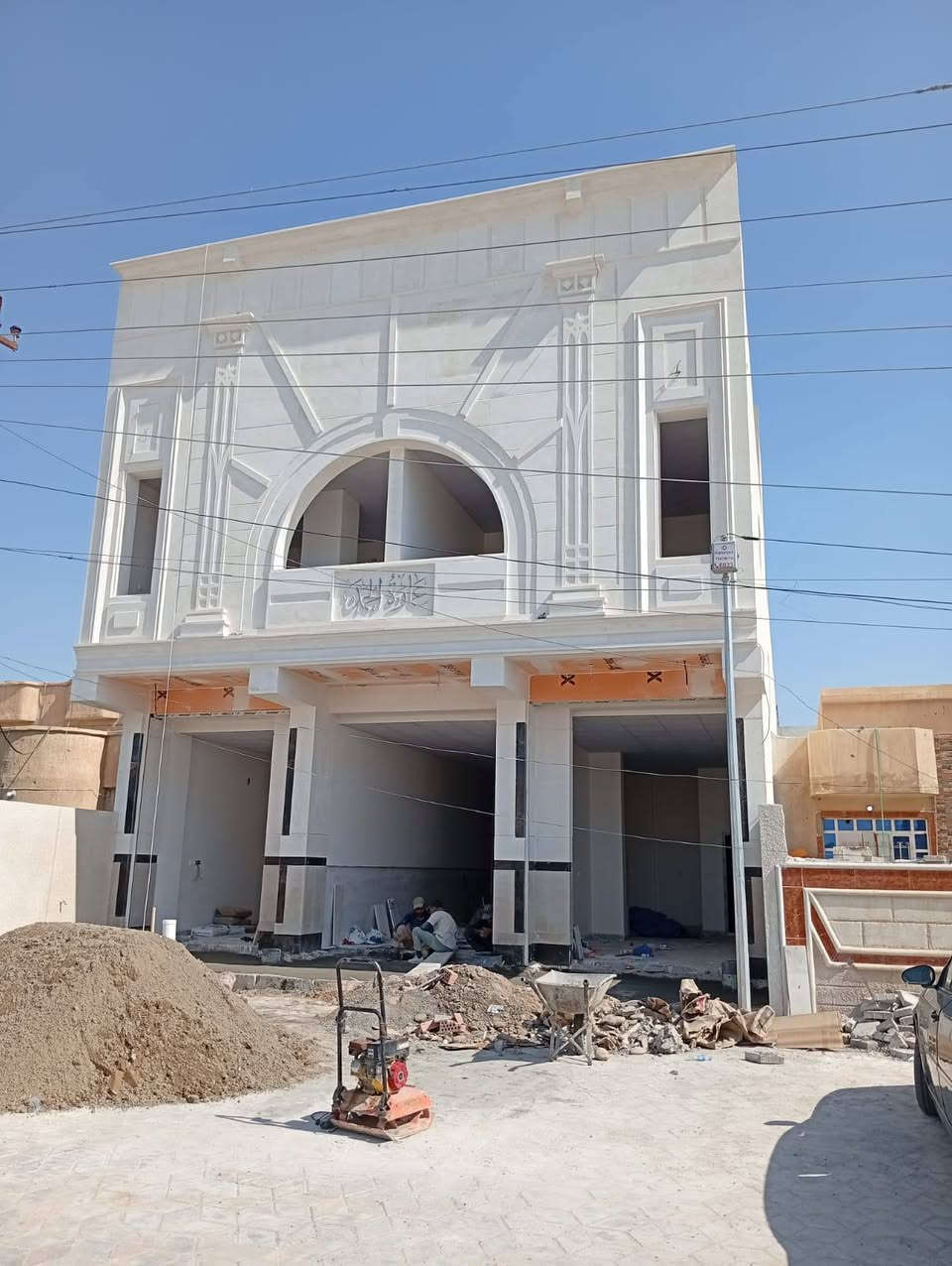 السلام عليكم كادر حجرحلان مرمر حف درز جلي وسعار جداً مناسبة شغل شرط ستلم مهندس توصل على رقم ***********
