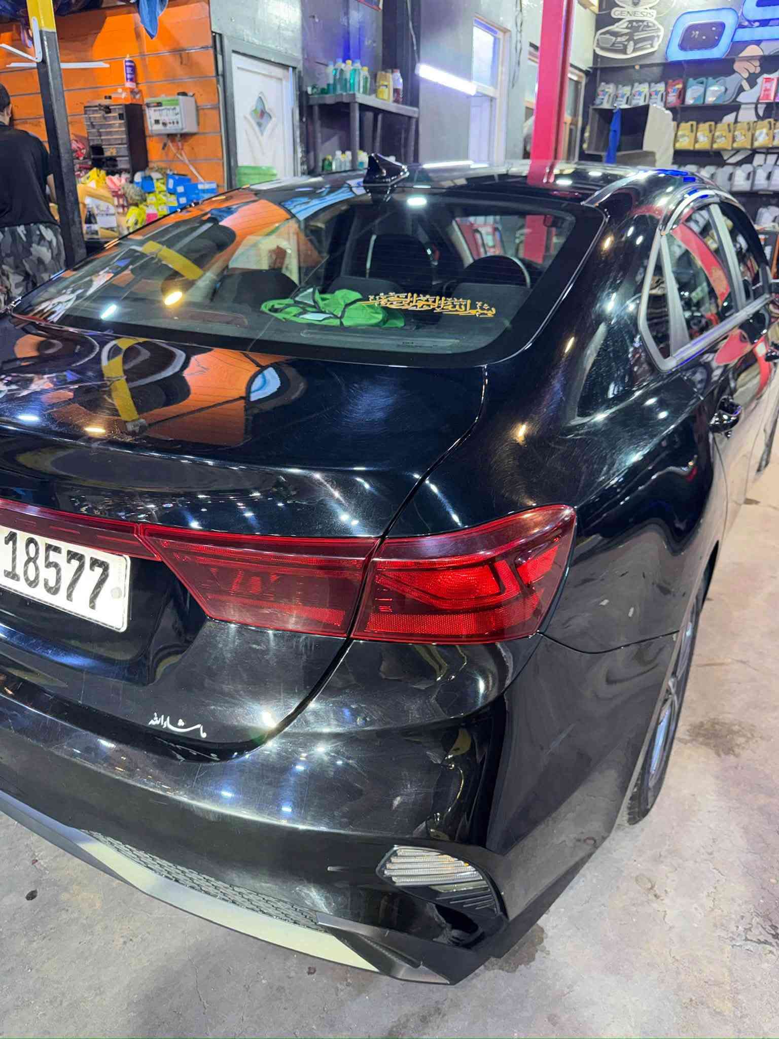 السلام عليكم
كيا فورتي موديل 2023 فئة LX
ممشى السيارة 91,500 كيلو متر 57,000 مايل
السعر 130 ورقة مجال بسيط

السيارة حادثها من امريكا بنيد وجاملغ جهة السايق وجهة الراكب 
الحادث موضح بالصور بنيد مبدل ومصبوغ نفس الون وجاملغ السايق مصلح نفسه ومصبوغ وجهة الراكب فقط بارد بدون صبغ وبيها رصعة خفيفة بالباب الي خلف السايق ورصعة بالصندوك
السيارة مكفولة من كل شي عدى المذكور

مواصفات السيارة
ليد زنون 
كار بلاي + اندرويد اوتو ( واير ليس )
كامرة خلفية 
رادار امامي 
ويل كب
حساس اطارات
حساس الخروج عن المسار
مثبت سرعة 
شاشة عدادات دجتل
مرايات كهربائية 
كير cvt 8 سرعات 
محرك 2,000 دوش
كير ومحرك مكفول بحالة الوكالة

للتواصل (***********)
