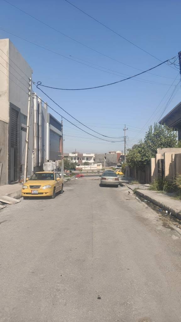 السلام عليكم بيت للبيع وكذلك صالح  للسكن  المساحة ٣٢٠ الواجهة ١٥  للاستفسار التواصل على الارقام ***********
***********
الموقع موصل الايسر حي الوحدة موصل, نينوى
