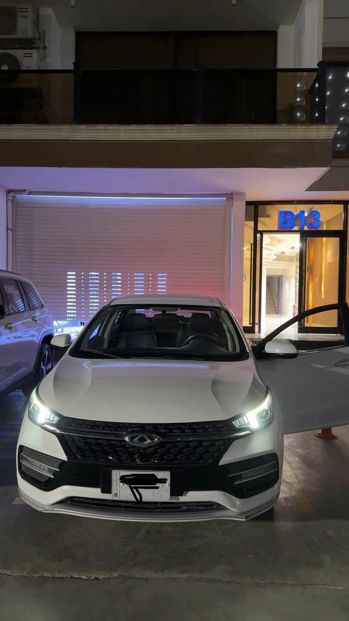 سلام عليكم للبيع فقط شيري اريزو6 2022 ماشيه20 الف حقيقي باسمي تحويل ثاني يوم سياره فول  عده الفتحه بصمه شاشا حساسات كامره بيها طخه بل بنيد ول وجه نصبغ لا غير مكان سياره بغداد المنصور *********** متوفر واتساب
