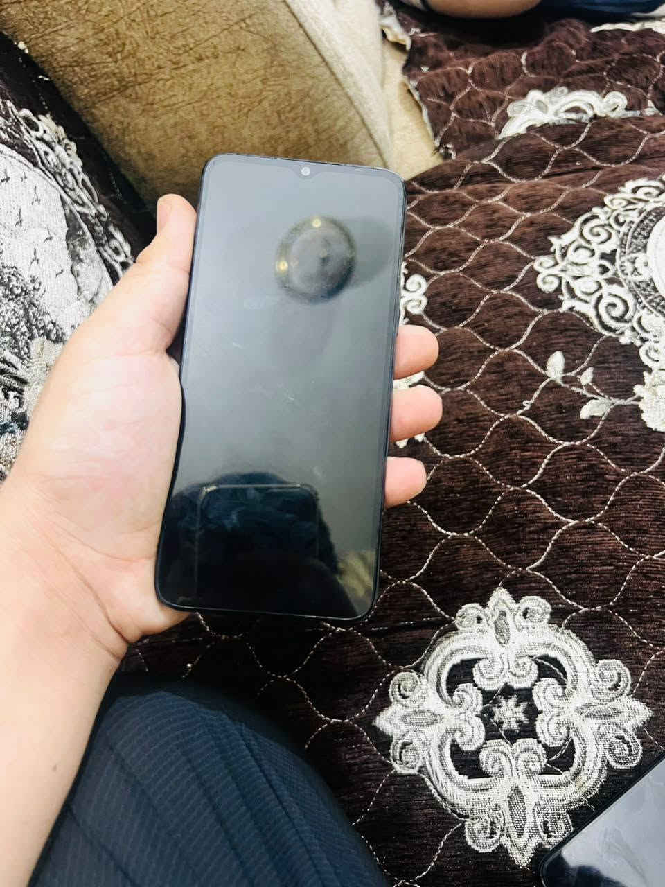 السلام عليكم جهاز honor x6a
الجهاز يخبل نضيف فقط الكامره الخلفيه بيها غواش مو وصخ لا هي مغوشه 
ذاكره 128 عشوائيه 6 مكاني بغداد العبيدي توصيل ماعندي 
***********
