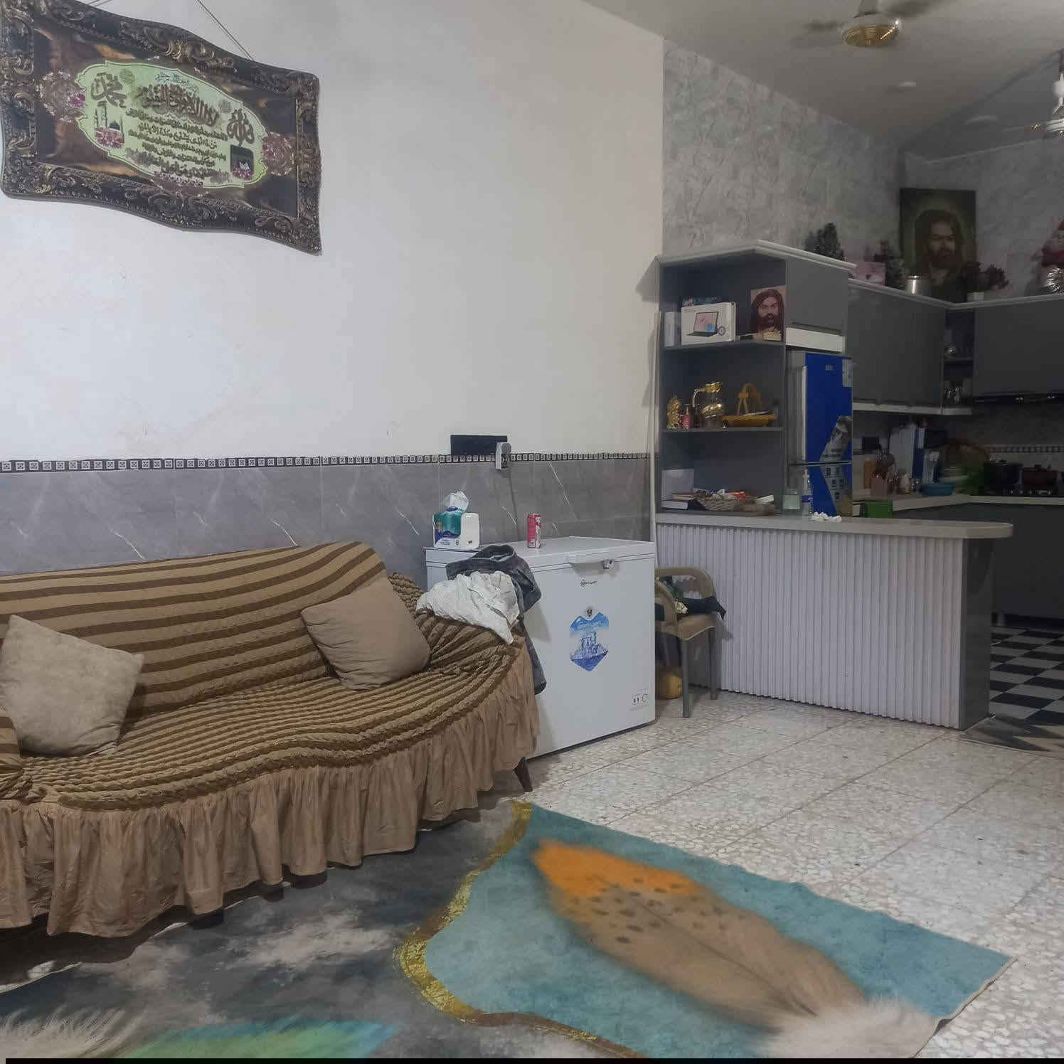 🏦دار سكـــــــــــــن للبيع طابوو صرف 

العنوان:-  الديوانيه / نهايه شارع سالم الجمعيه 

      (يقع على ساحه) 

🌎المساحه:- 100م شرك طابقين بناء حديث 

⚡ يتكون:-

💯غرف نوم عدد 2

💯صاله عدد 2 

💯مطبخ مفتوح على صاله نظام تركي 

💯استقبال 

🛁صحيات داخليه 

🛁صحيات خارجيه 
بسعر مناسب
للاستعلام 
📲 ***********
📲 ***********
علي الجبوري/ابو مهيمن

