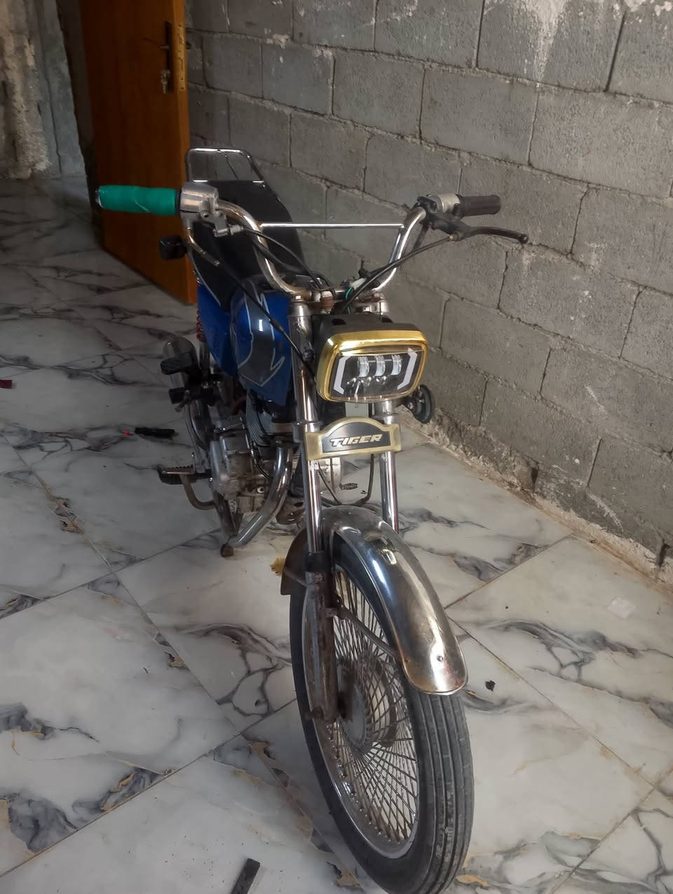 ***********)(دراجه للبيع موديل 21 سعره 300
