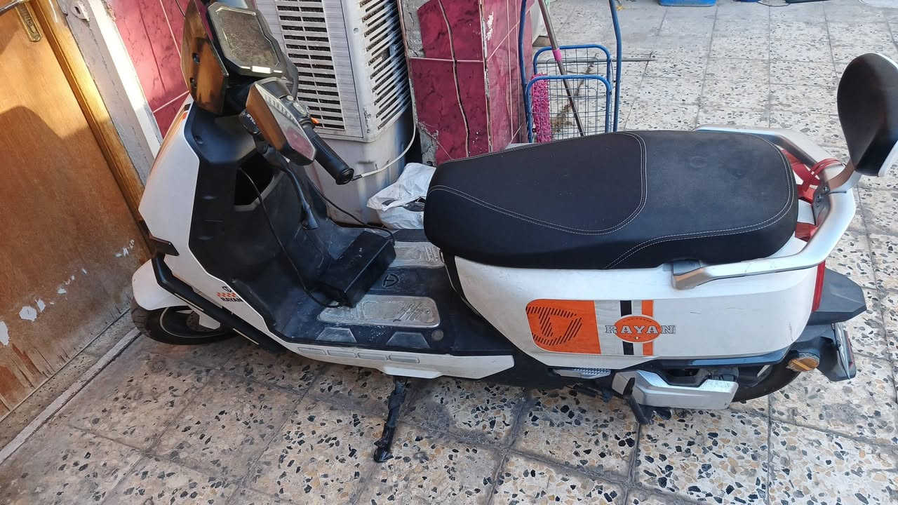 دراجه شحن لبيع
نظيفه خاليه من الشخوط ولكسر 
بطاريه بحاله جيده 
مسطره ٦ ماشيه ٣٠٠٠ تقريبا وياه 2بصمه 
السعر مليون 
مكاني الحرية دور نواب ضباط /بغداد 
***********
