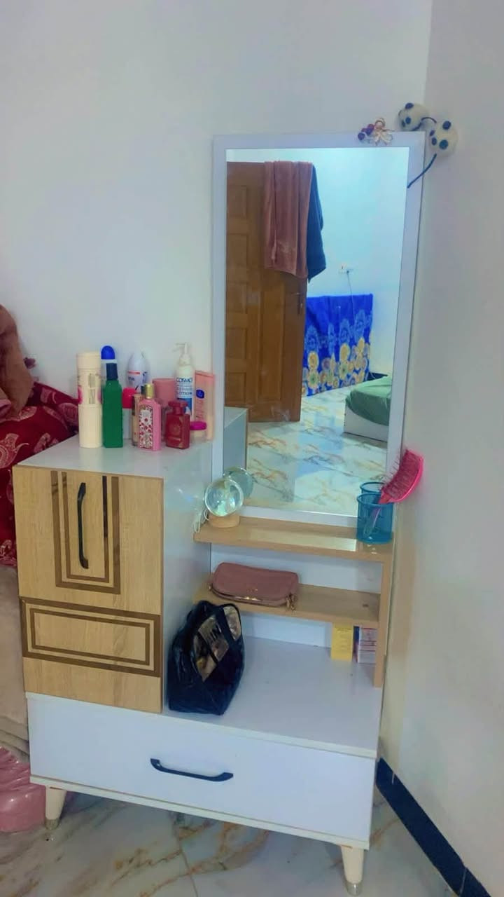 غرفة نوم تركي ٥ قطع سرير مخزن الضرر بس الباب مال كنتور سعر٢٥٠ عنوان بغداد دوره /واتساب ***********
