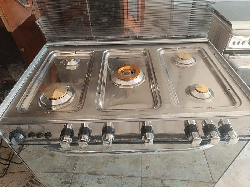 طباخ مصري نظيف جدا للبيع مكان بعقوبه ام الكرفس ‭***********‬
