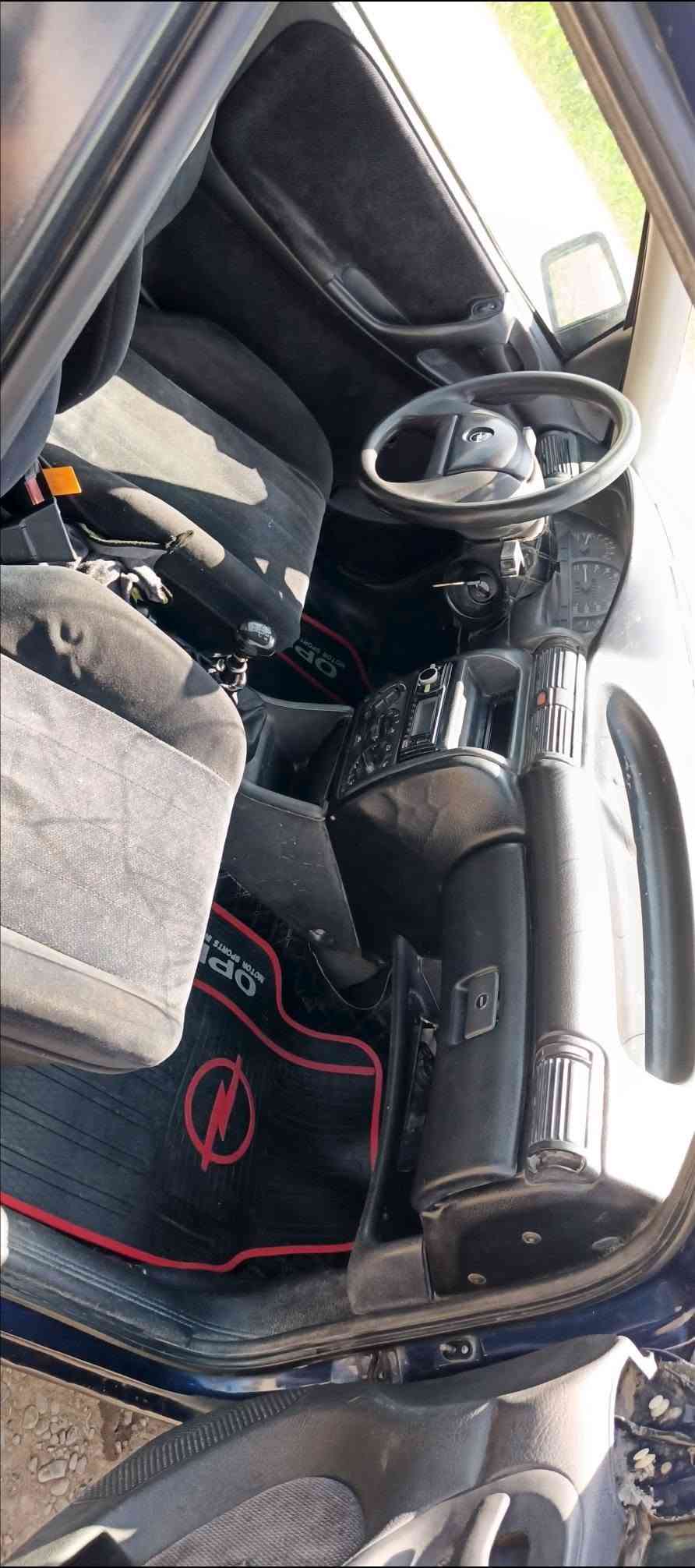 اوبل أسترا للبيع موديل 93 رقم صلاح الدين جديد سنويه بأسمي تحويل مباشر كير ومحرك وتايرات وصدر كله نضيف كهربائيات كله شغاله السعر 45 وبيه مجال المكان سامراء للاتصال  ‪***********‬
