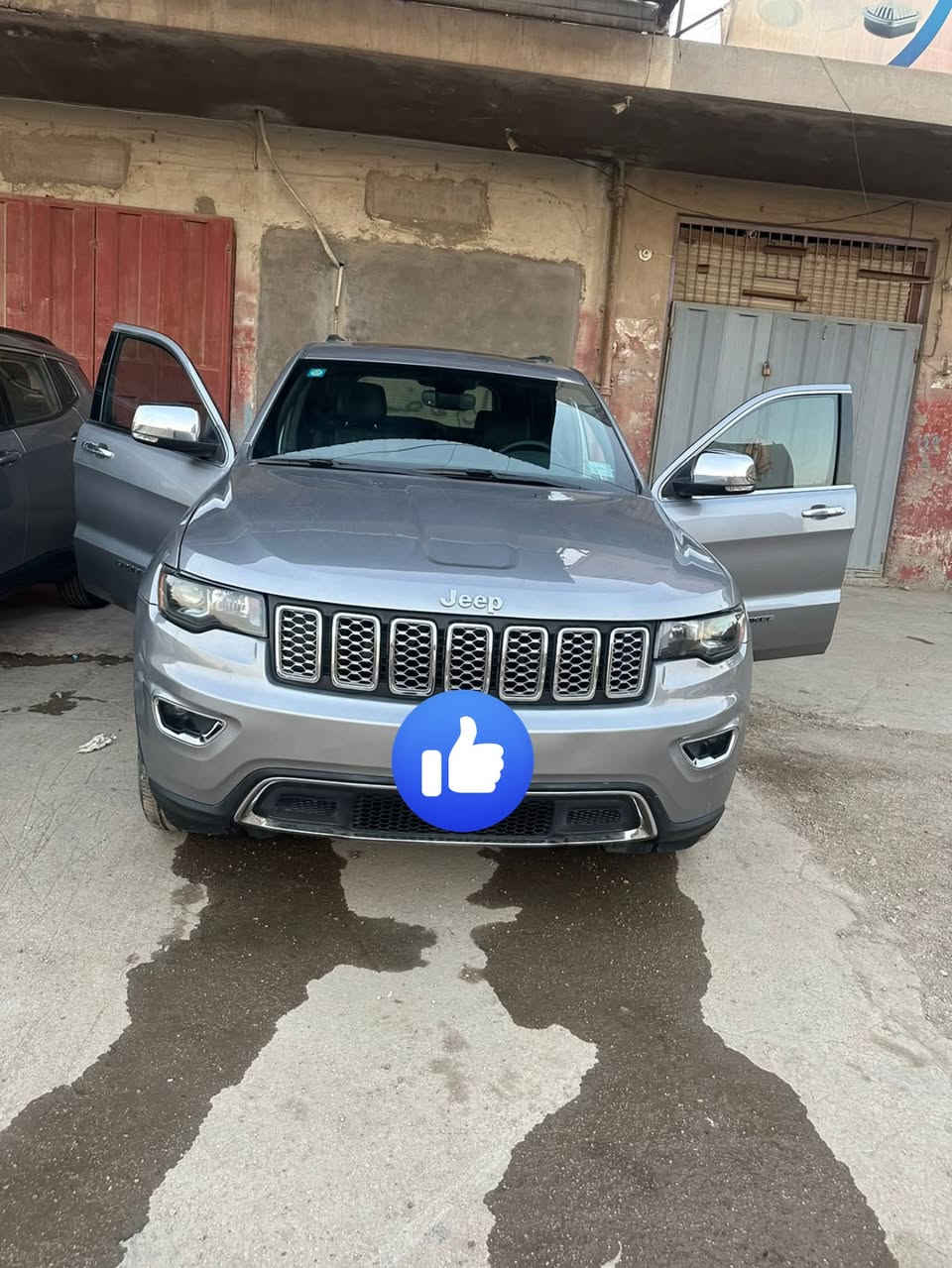 جيب شيروكي لاريدو
الموديل : 2021 . (وارد امريكي) 
مثل ما موضح بالصور
ماشية حالياً 116 ميل 
المحرك : V6.  3.6L .
رقم بغداد بأسمي
المواصفات :
* فتحة
* شاشه كبيرة 
* المقاعد الامامية كهربائية مع الجلد والتدفئة
* نقطة عمياء .
* ويل قياس 20 انج .
* مقود السائق من الجلد  . 
* تدفئة ستيرن . .
 
* مصابيح امامية زنون . 
* كشافات ضباب بروجكتر زنون . 
* تشغيل عن بعد .
* صندوق كهربائي .
* حساسات خلفية .
* كاميرا خلفية .
* مرايا متحسسه للضوء العالي .  
* بلوتوث تلفون . 
* محدد سرعة . 
* نظام تشغيل واطفاء اوتماتيكي للمحرك للتوفير من صرفالوقود . ( Auto Start System ) .
* نظام بريك اوتماتيكي ( Auto Break System ) الخلفي
وبعد بيهة هواي مواصفات
 سعر ١٩٥وبيهة شي بسيط 
للاستفسار
***********

