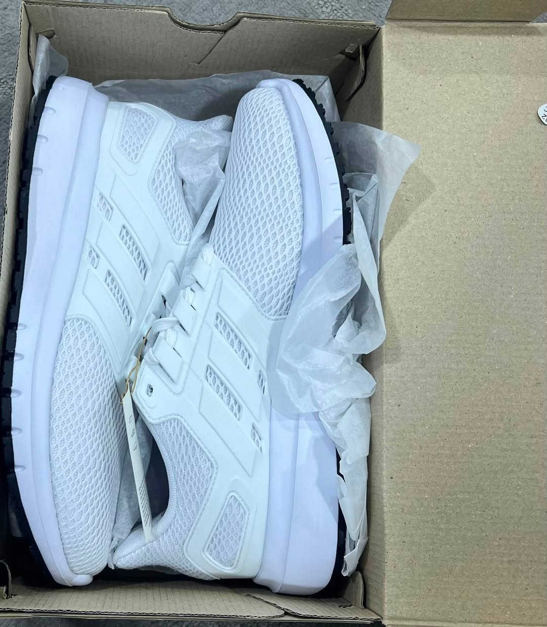 � للبيع – Adidas Ultimashow 🔥

👟 أصلي 100% وكالة
📦 جديد بالكارتون
🎨 اللون: كحلي مع أبيض
📏 المقاس: 42 

✅ مريح جدًا بفضل تقنية Cloudfoam
✅ مناسب للمشي والاستخدام اليومي
✅ تصميم أنيق وخفيف

💰 السعر: 150 ألف دينار عراقي

📩 للاستفسار خاص او واتس اب
***********
