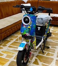 ماطور شحن🛵كفرات موشمه☘️ماطور جديد ونضيف💯💯خمسه باتري جدد 💯شاشه بلوتوث❣️...