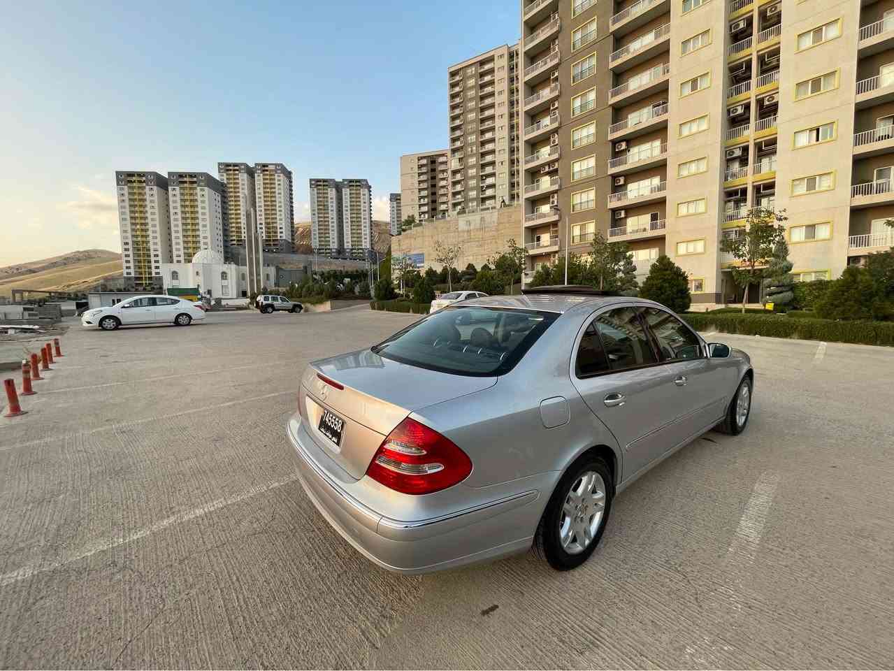 mercedes  e class 2005
مارسيديس  براوه يه براوه ى دوبه يه  ٤٥$ مه جاليكى كه م
مه كينه ى ٣٢٠ v6 مه رغوب بخ نزين زوركه م اخوات
فول فول مواسه فات سلايت جام اوتو اوينه اوتو  
ته بريد به شه رت بريكى به سراوه جامى بيشودوا هه لكيراوه كودى مرورى بوكراوه داروبه ردى به شه رت
كيرومه كينه به شه رت *********** *********** السليمانية, العراق
