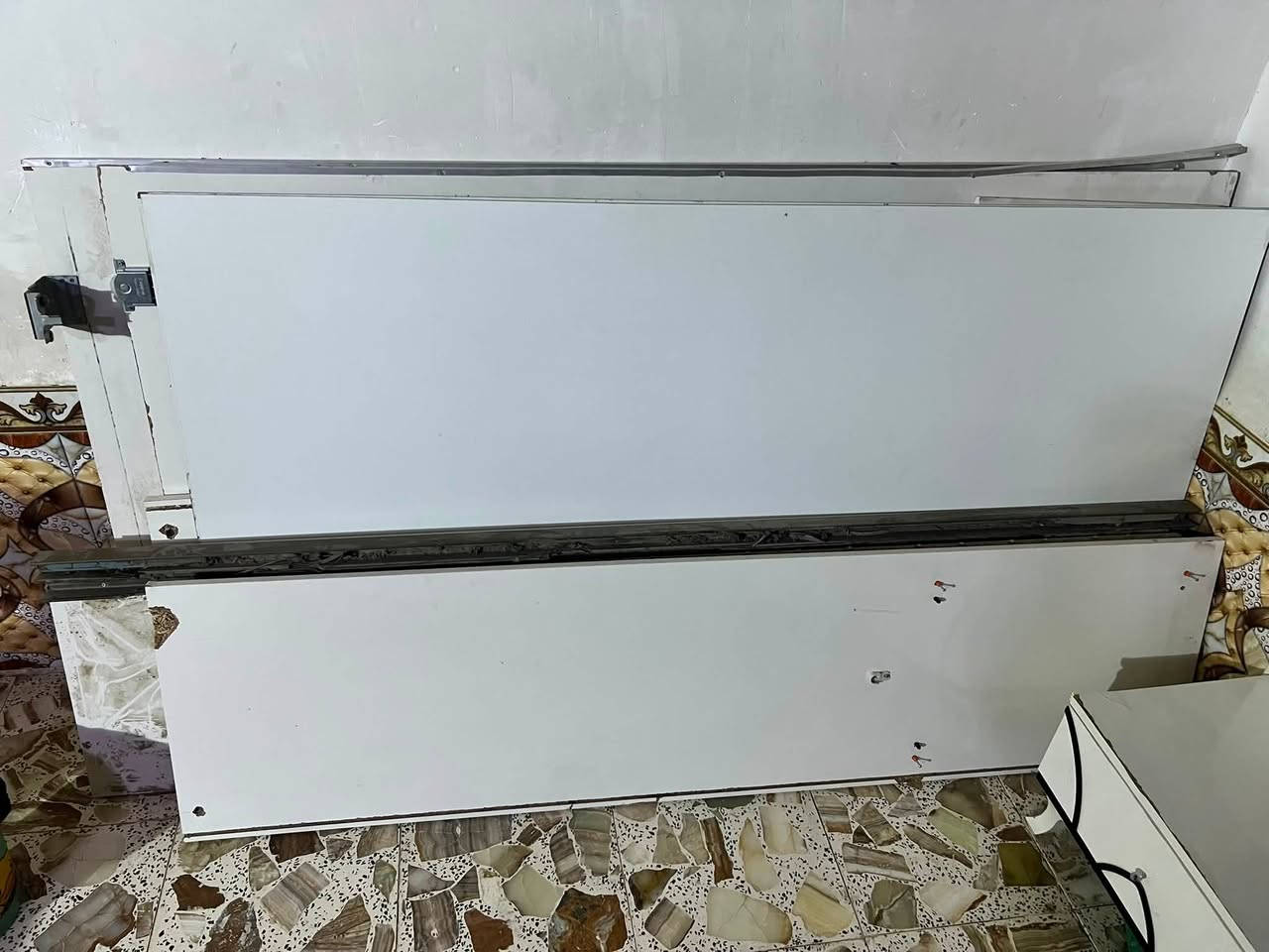 السلام عليكم اخوان توفر غرفة اخشاب تركي مستخدم ميز تواليت وكومدي عدد 2 وكنتور بابين سلايت مكاني مشخاب السعر خاص التواصل على الرقم الأتي ***********
متواجد على التواصل
