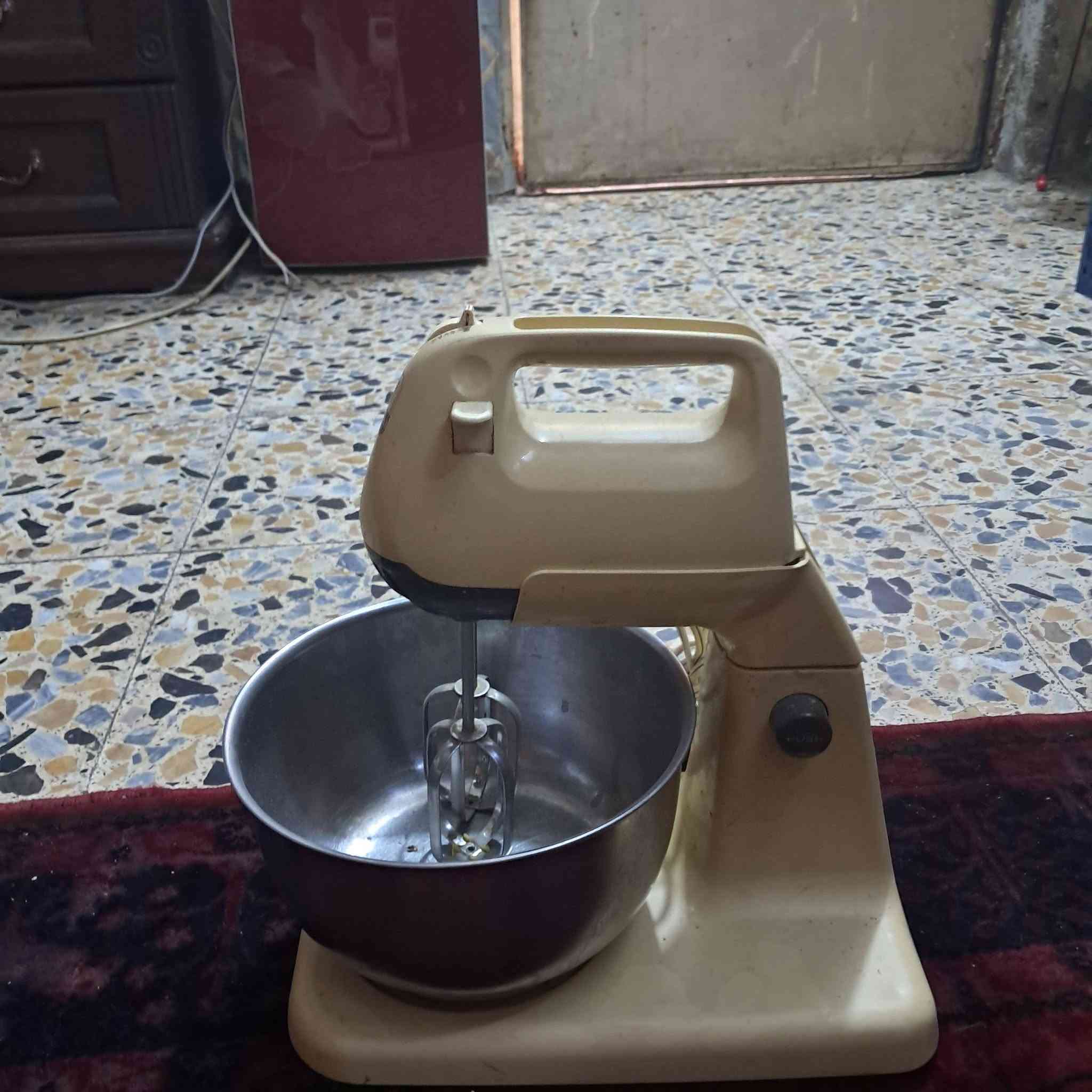 السلام عليكم  خفاقه كيك ياباني السعر مع التوصيل ٤٠ الاتصال على***********بغداد
