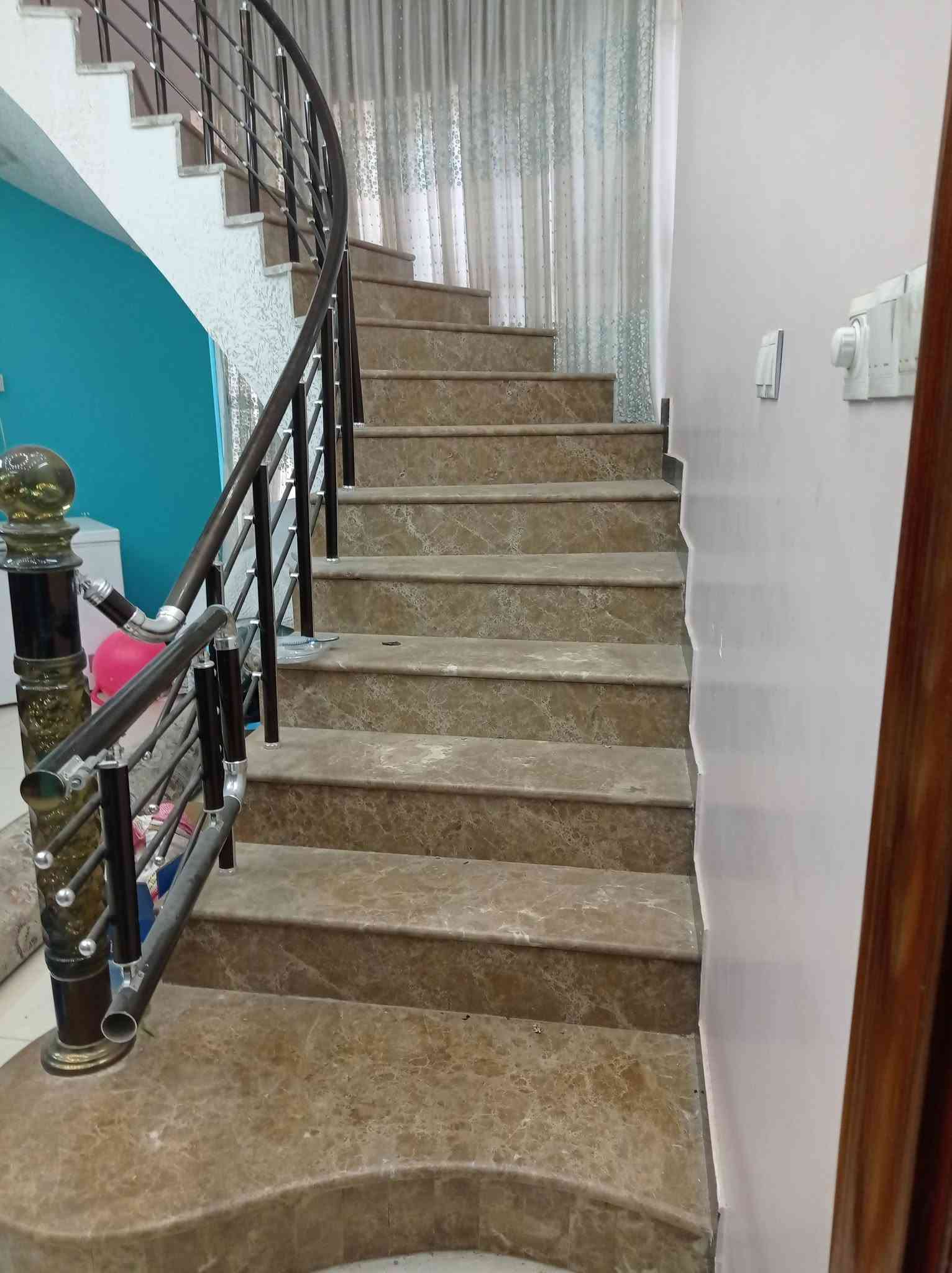 # دار للبيع 
ام الخيل قبل السكة خلف مدرسة الالق الاهلية 
مساحة الدار ٣٠٠ متر مربع واجهة ١٥ متر الأساس كونكريت مسلح 
طابقين مسلح... المحتويات،،
٤ غرف نوم
٣ صالة 
١ استقبال 
مطبخ حار وبارد 
مجاميع صحية عدد ٣
طابو عثماني مرقم ومعاملة كاملة بالتطويب
للاستفسار الاتصال 
***********
***********
# ملاحظة البيت ويا 
5 سبالت 
كاونتر 
البردات 
هدية
