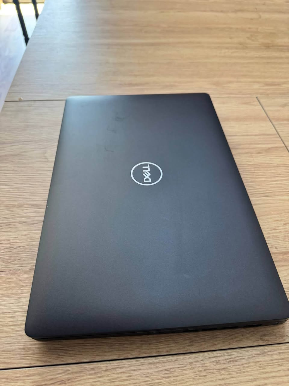 لابتوب للبيع توصيل موجود
DELL PRECISION 3540 ورك ستيشن فول مواصفات نضافة  للبرامج الهندسية والتصميم والالعاب 100% 
 المعالج كور اي سفن جيل ثامن 
رام 8 ddr4قابل للتطوير الى 32 كيكا 
هارد ssd nvme m.2 سريع جدا 256كيكا 
كارت شاشة خارجي AMD RADION PRO WX2100(2كيكا)
كارت داخلي انتل 4 كيكا
شاشة حجمها 15.6 ips فول اجدي الوانها واضحة كلش ونقية
نضافة ١٠٠ بالمية كلش معتني بيها واللابتوب كلشي تشغل ومنصب عليها اوتوكاد وفوتوشوب 
ملحقاتها  شاحنتها الاصليه موجوده 130w وجنطة
مكاني بغداد المنصور وتوصيل اكدر ادزها للمحافظات 
السعر  450 الف
*********** واتساب
