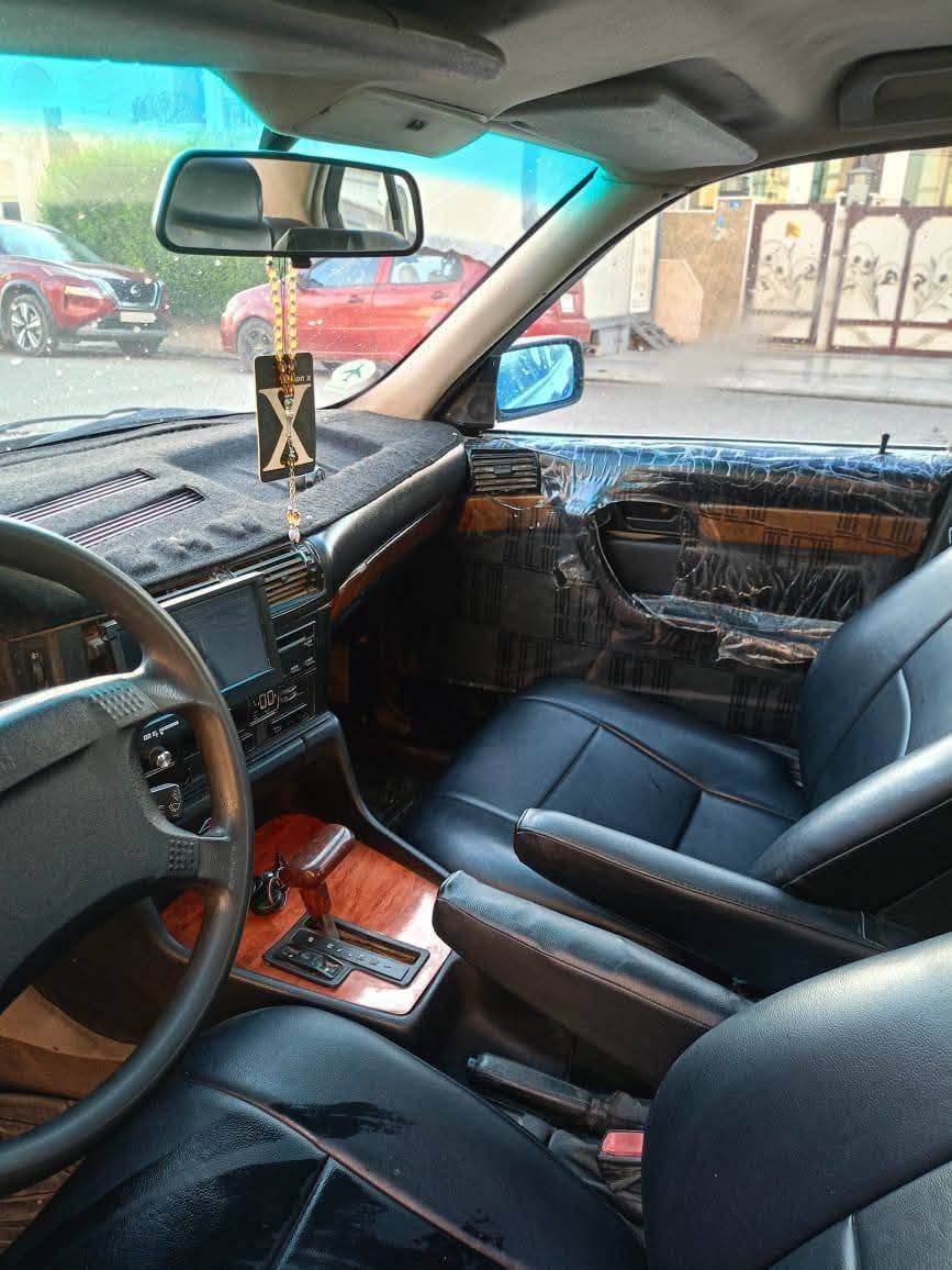 سلام عليكم  بيع سريع 50$مجال بسيط bmw موديل 1994 525 بيلادي توماتيك رقم دهوك جديد بسمي 
 سنوية الى/ 2030
 جمات كهربائي دابل برشوت
 تبريد مركزي ثالج
السيارة عام جملية 
شاشة ايباد 
بيها طربة خفيفا باب السايق من جوا خفيفة عنوان عقره *********** أربيل, العراق
