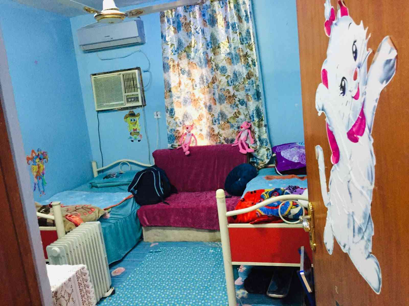 البيت مساحتة 137 يتكون من غرفتين منام و رالغرف مشاي و مخزن و صحيات ومطبخ واستقبل وكراج كبير واستقبال كبير العنوان ال 20 دار القديمة (البيت جاهز من كلشي وشغل درجة اولى) الصفر مقابل منطقة الكزيزة للاستفسار اتصل على الرقم *********** @الجميع
