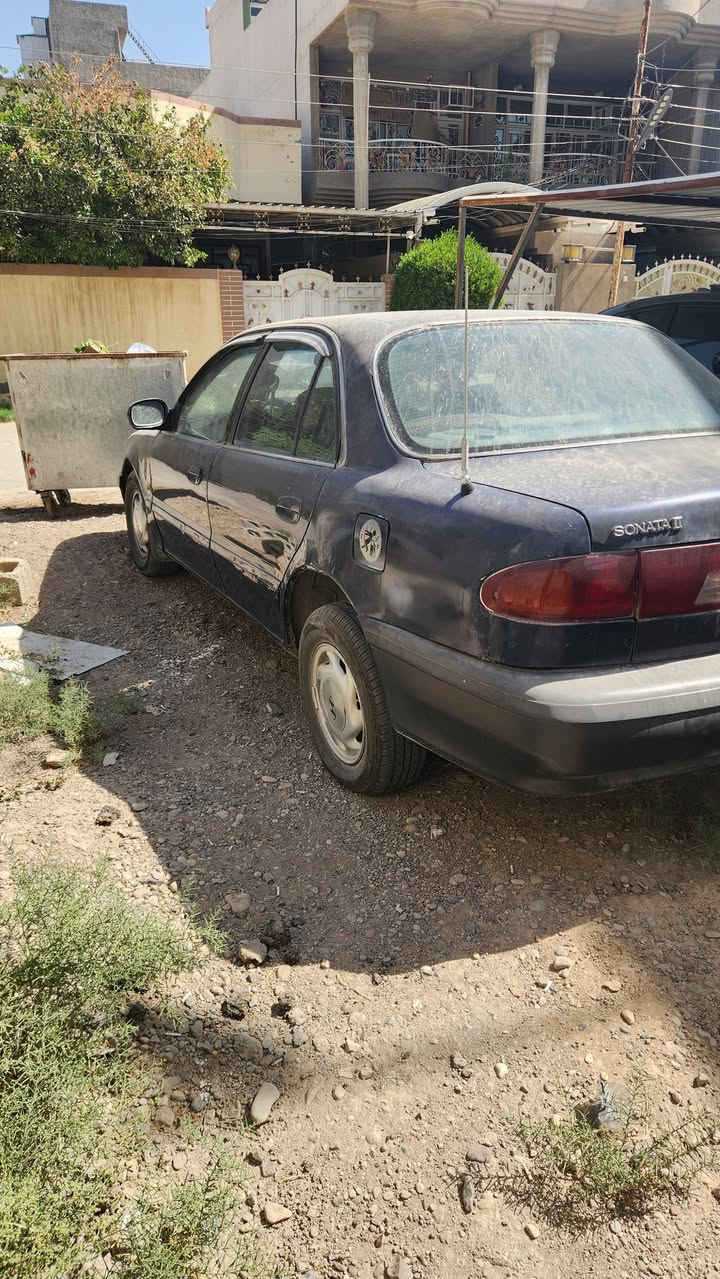 سوناتا للبيع موديل ٩٣ سنوية ٢٨  تحويل ثاني يوم تبريد شغال.. محرك جديد ..كير عاطل ما تمشي يعني بس وبالنسبه للكير حساس واحد اتوماتيك والسيارة بدون صبغ جارده الي يريدها موجوده بعقوبه والسعر ٣٠ بيها مجال بسيط
