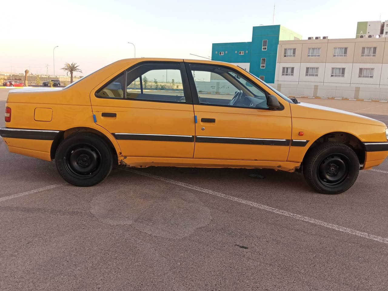 السلام عليكم بيجو 405موديل 2015سياره  مكينه تبخربسمي جاملغ أمامي يسرا السعر 32بيها مجال مكاني بسمايه***********
