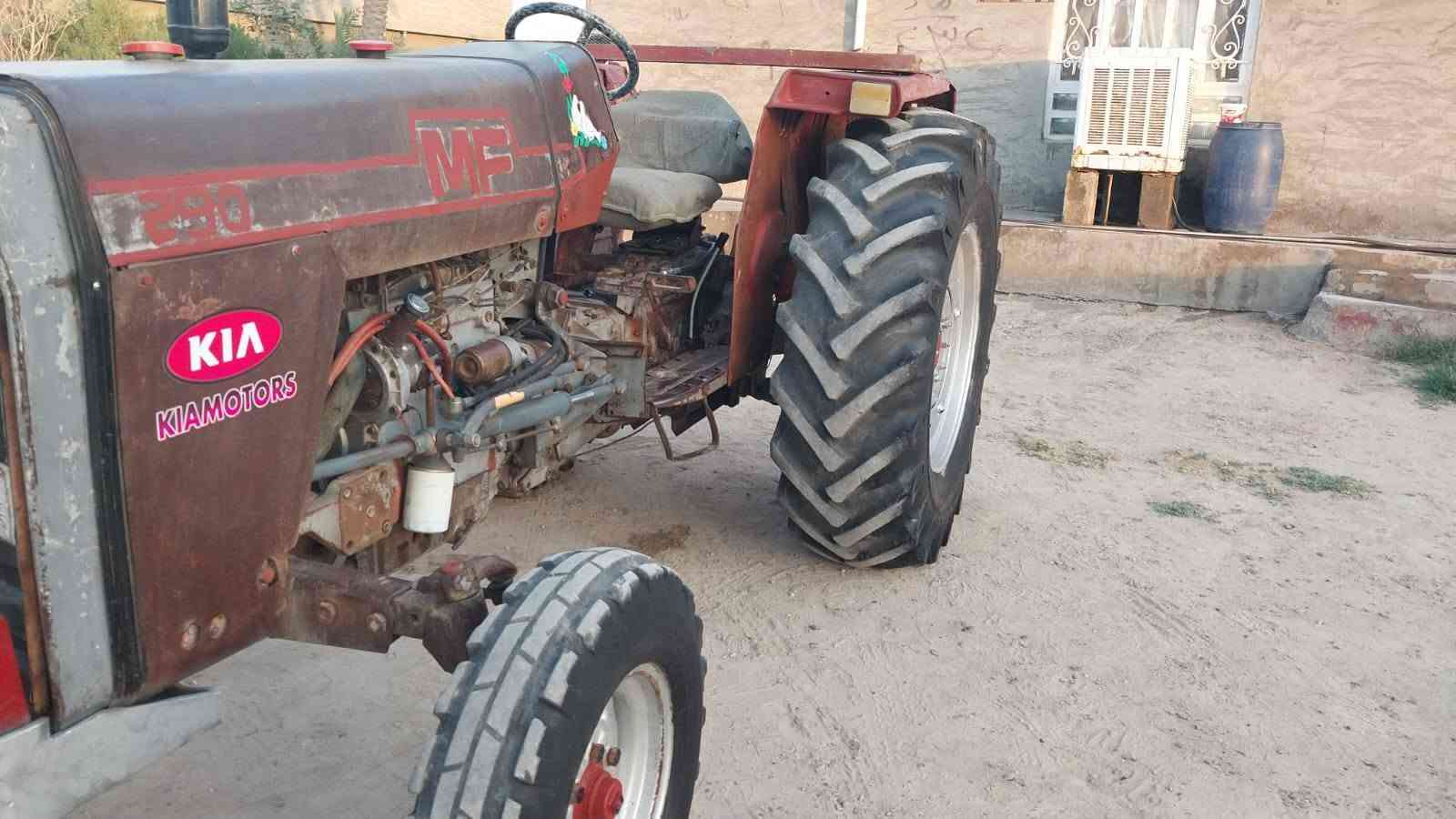 سلام عليكم مكينه فوركسن حجم 290 موديل 81 مكفوله كفاله عامه على وضع شركه
محرك كير اكسن هودرليك كله شرط 
تخم تاير أمامي خلفي كهربائيات كلها شقاله باور دنفص محرك أبو ساعه مكينه جاهزه مجهزه وبلاديه مال جناي هاذا رقم هاتف وشراي يدلل. ***********

