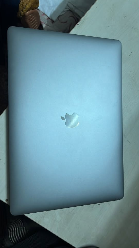 MacBook Pro 15,4”
Ram : 16 - 512

2019 Core i9 

Cycle count : 240

Graphics : Radeon Pro 560X 4 GB

Price : 750,000 IQD

WhatsApp : ***********
