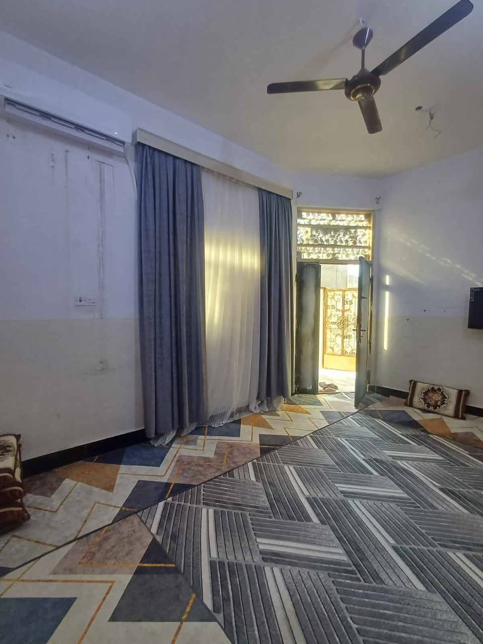 دار سكني للبيع المساحه 110م. وقف سني مسجل كامل العنوان بصره ابي الخصيب طريق الوصطي قرب المدرسة الصفره سعر 47بي مجال الإتصال على الرقم التالي *********** البصرة, العراق

