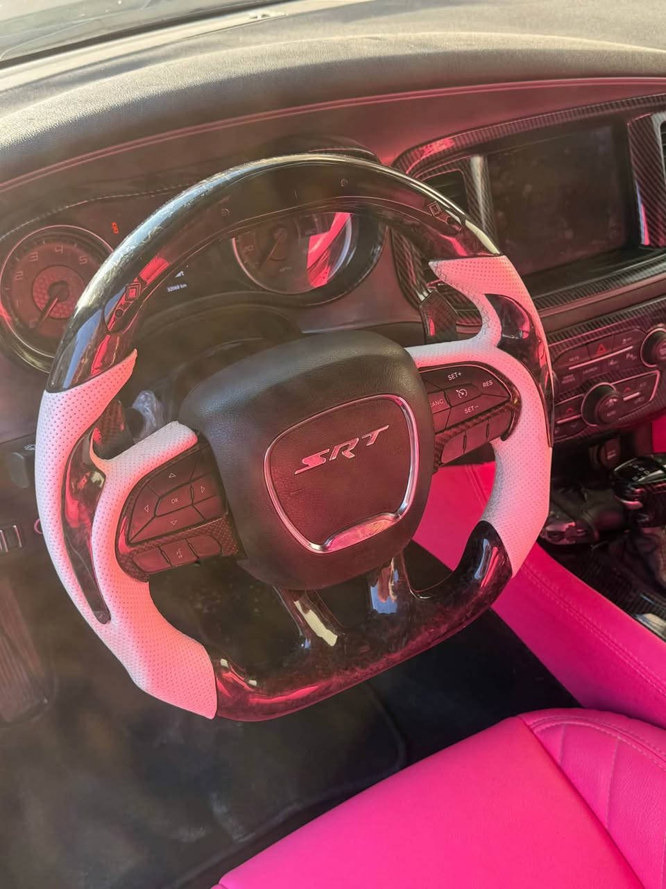 السلام عليكم  للبيع او مراوس
جارجر  23    V8   ابيض صدفي

رقم بغداد باسمي  شخصيآ

ماشية  31km  يعني 19mi 

كير ومكينة شرط برغي ممفتوح بيهن  كفالة  حدادية شرط برغي ممفتوح بيها كلهن وكالة موبار وبلكارتون 

الحادث 

جاملغ وبنيد.    دواخل مكفولة شرط فحص. فحص  
عندي بارد بيها بدور مال باب ميبين اله سونار 
 

المواصفات  /فول الفول عدى الفتحه 

شاشة كار بلي / كشنات كهرباء.  جلد  /رادار جانبي /حساسات خلفية/ كامرة /كشنات تدفئة  وبعد هواي مواصفات 

_______________________

الاضافات 

* جكات. S3.  بعدهن بالضمان صار شهرين من شديتهن 

* دركه اربي ام امريكية / بلون سياره 

*اكسل قفل 3.9. 
* فجوج. 6 بستم الحديث 
* ثلاجة.  Srt 
*كيج AFR 3
* هدرز. Bbk شورت 
* كزوز تفصال علي الوادي 
* ولف حماوة مشميتو.  82 
* فيتبم. ول برو. 
* بلكات. ريسنك.
* ويل. SRT  امريكي مختم.
* تخم تاير جديد شرط ياباني 

* وهواي شغلات بعد  لصبح متخلص 

الي تخدمه بجيني وعيوني اله  وياخذ سياره يندعيلي ع نضافتها وترتيبها ومهل بيها  وانشاء الله الي يجيني ميرجع من يمي واله هو راضي وعيوني اله 

 ***********
