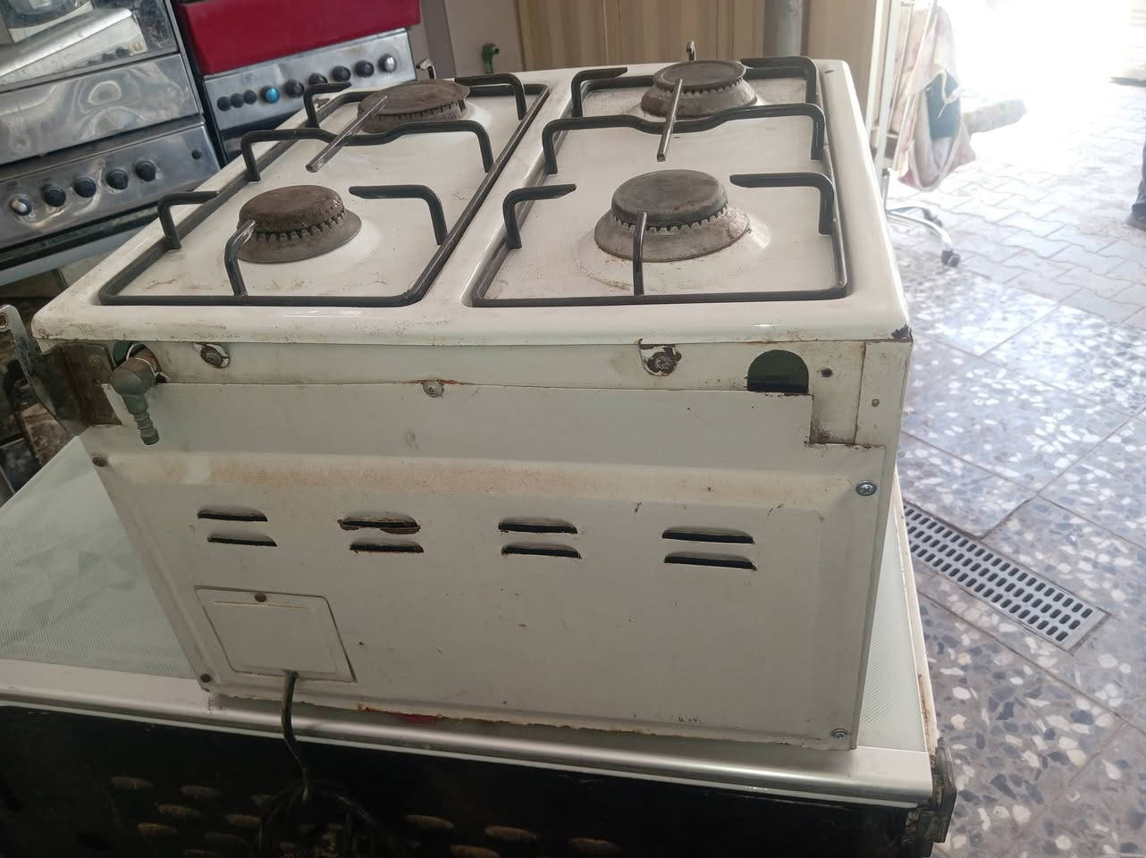 طباخ صغير 60+60 نار  زركه والفرن كهربائي كله شغال ***********

