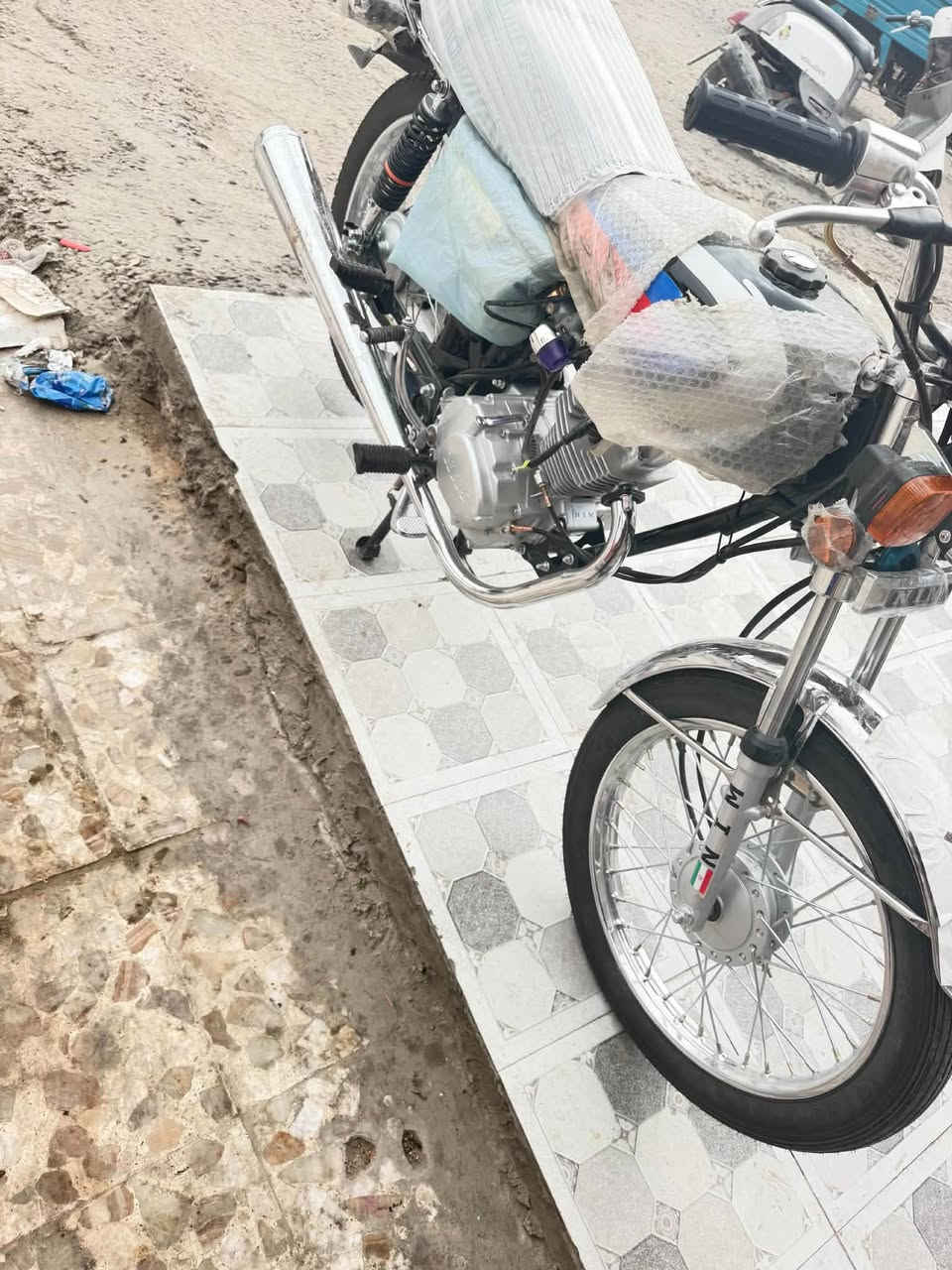 نامه سكنر • طالع من معرض • الجدول الغربي