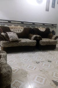 تخم قنفات كلش نظيف خمس مقاعد ٢٠٠الف وبيها مجال هو والمفرش والكوشات