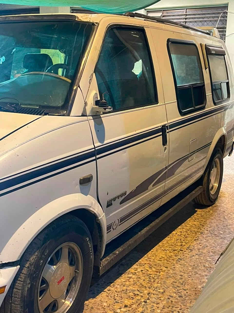 🚙سيارة جمسي للبيع موديل ١٩٩٨ كير و مكينة جدد مكفولات كشرها بلادي ممصبوغ غرفة سياحي كلها صاج و ترهم لأهل الاسواق يحملون بيها التحويل يكون ثاني يوم النقص فقط بالدشبول (عطل)السعر ٤٨ و بيها مجال و إذا اكو مراوس عادي 
سيارة مكفولة من كل النواحي 📌
العنوان بغداد فقط الشراي يدخل خاص*********** ✅.
