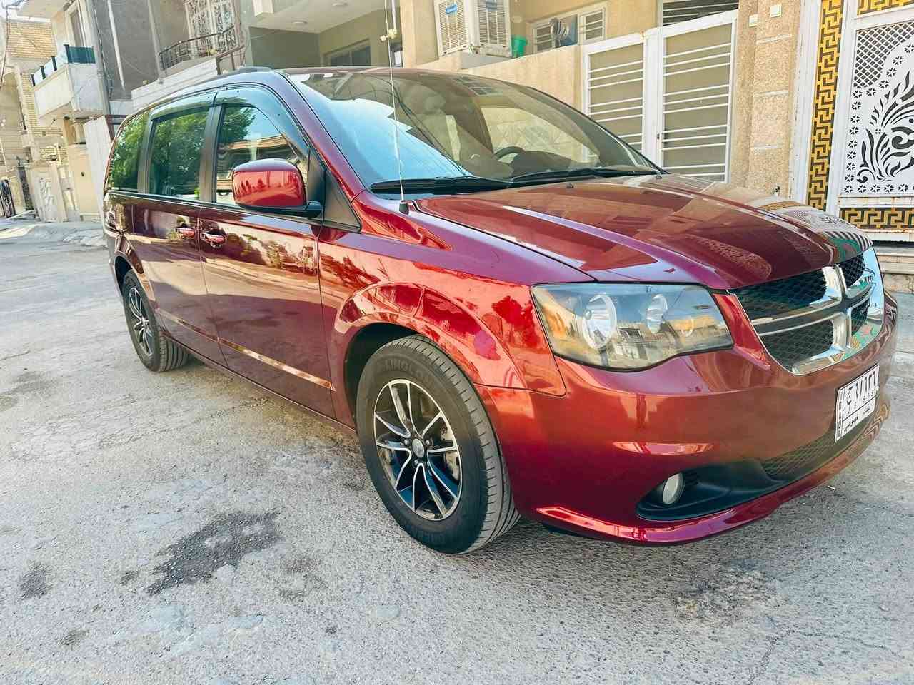 السلام عليكم دوج كرفان 2019 GT فول مواصفات ٣ بيبان كهرباء جلد كشنات تدفى تبريد بردات ٣ دفديات ب قمارة السيارة من موديله عندي ومابيه اي نقص كله جديد كاملة تراي مال زيرو حادث بنيد وجاملغ  وبيه كلير من امريكا بدون اي دواخل ماشية ١٠٠ الف مكان السيارة الكاظمية السعر 15,500$ هاتف ***********
