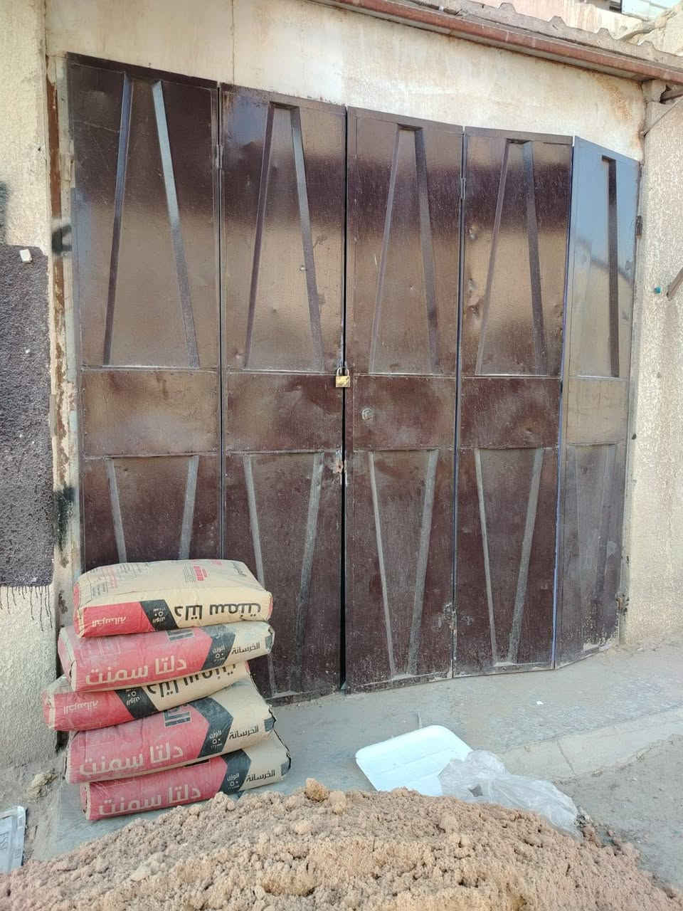 بيبان للبيع وباب حديد خمس طلاگات
جام خانه عرض مترتين ونص للسؤال والاستفسار الاتصال على الرقم ***********
