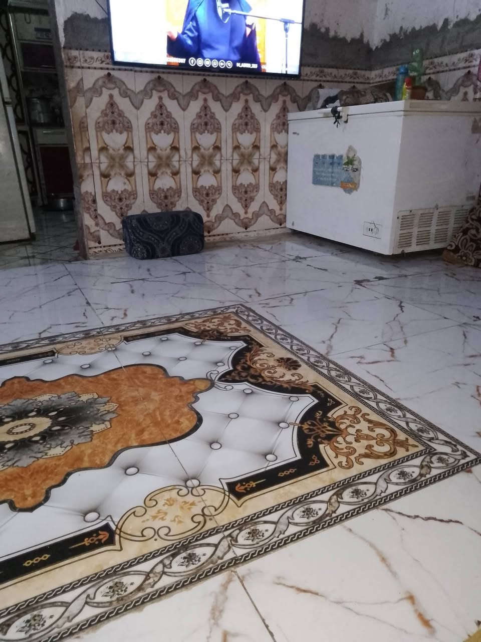 للبيع بيت زراعي مدينة الصدر خلف الروف السده مساحه البناء 100 أو عشره م وبي زياده بعد ماء كهرباء مجاري طالعه 
السعر 30 وبي مجال تلفون ***********

