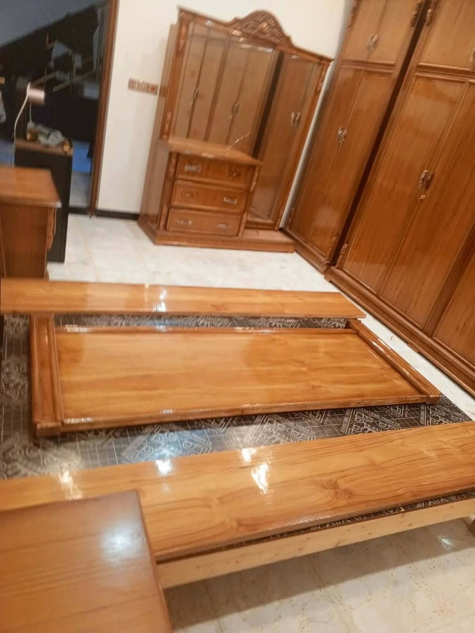 سلام عليكم غرفة صاج داخل خارج اخت الجديده للبيع السعر 1600 بيه مجال بسيط العنوان بغداد مدينة الصدر قطاع 28 موبايل ***********
