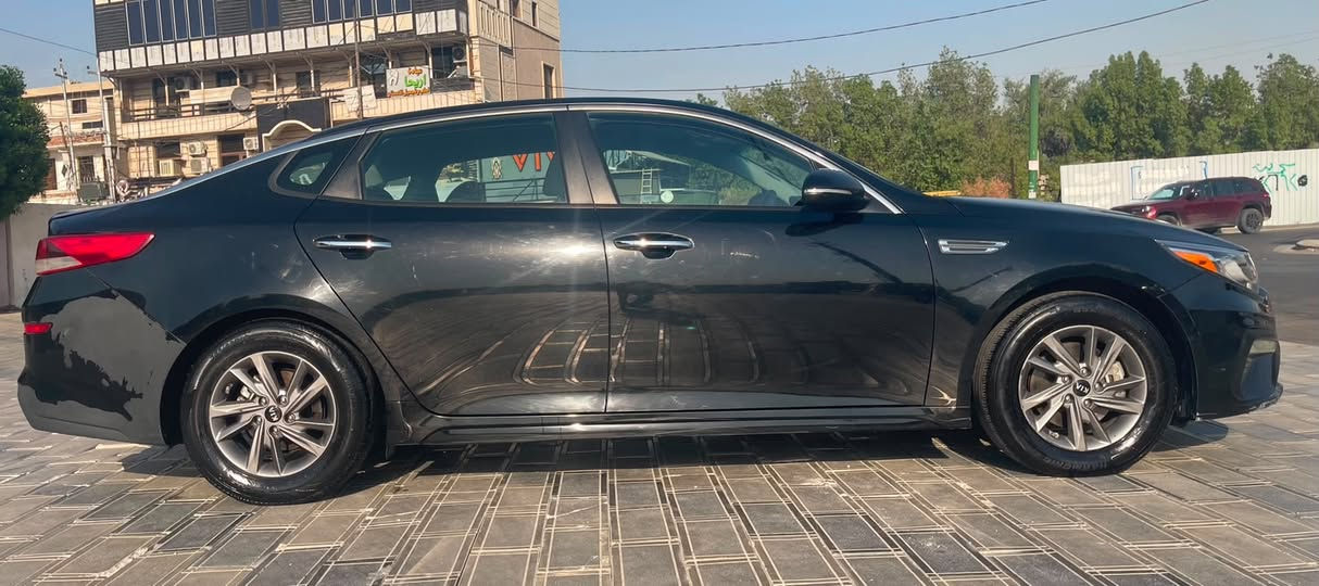 السلام عليكم للبيع كيا اوبتما 2020 وارد امريكي حادثها قبغ جنطه بدون ايرباك محرك /2400  . ماشيه 61 الف ميل . السياره بأسم شركة باربيل وجاهزين للتحويل . السعر 137 وبيها مجال للجادين بالشراء . مكان السياره بغداد حي الجامعه . للاستفسار ***********
