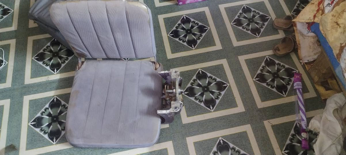 سلام عليكم للبيع تجاوي هايسه تويوتا ترهم على جنبي عاليه وكشن كوستر بس قاعده مالته طاكه وكشن روزه قاعده حديد يرهم بالممر للهايسه والجنبي مكان بغداد جسر ديالى *********** كلمن وسعره
