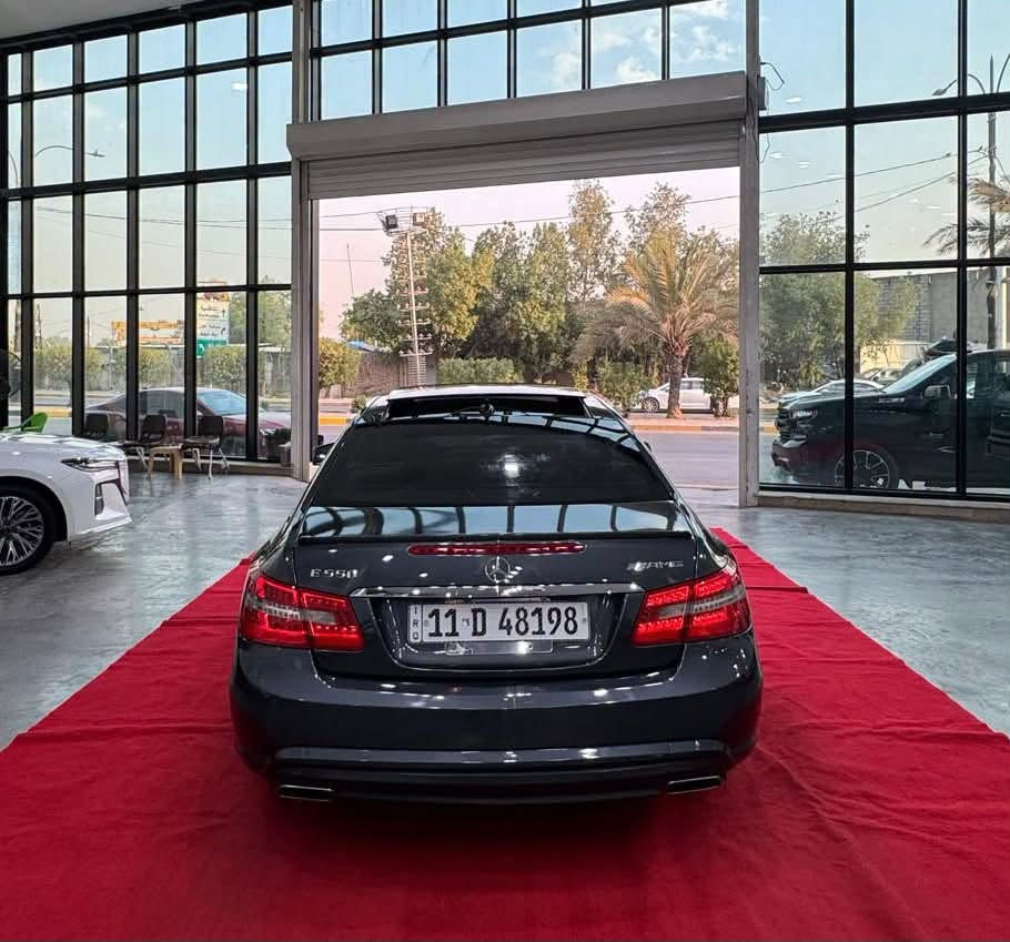 السلام عليكم 
مارسيدس (E550 .AMG )
موديل : 2011
ماشية : 90000 KM
المواصفات 
بانوراما 
بصمة 
مري شفط كهرباء 
اشاير بالمري 
ويل كب كروم 
لايت زنون 
لد امامي 
حساسات 
بردة خلفية 
سبايدر خلفي
المكينة 8 سلندر تون تيربو
ماوس 
تحكم ستيرن جهتين 
شفتات ستيرن 
دركة AMG
ذاكرة خزن ميموري 
كشنات جلد 
كشنات كهرباء 
كشنات تدفئه 
سستم صوت سماعات 
(رقم بغداد مشروع وطني بأسمي )
ملاحظة: السيارة خليجي بيها صبغ حزام بدون اي حادث . 
السعر 139 وبيها مجال 
للاستفسار 
عبدالرحمن 
 *********** 
 ***********

